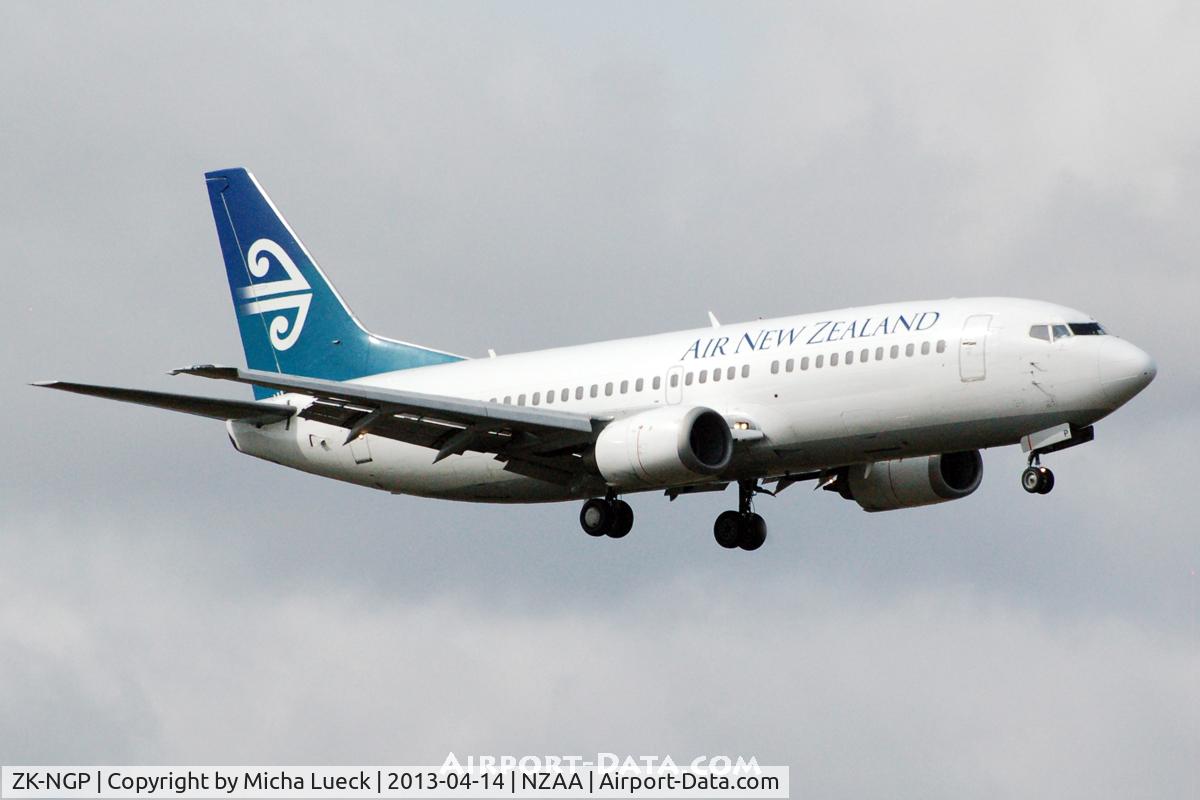 ZK-NGP, 1998 Boeing 737-33A C/N 27459, At Auckland