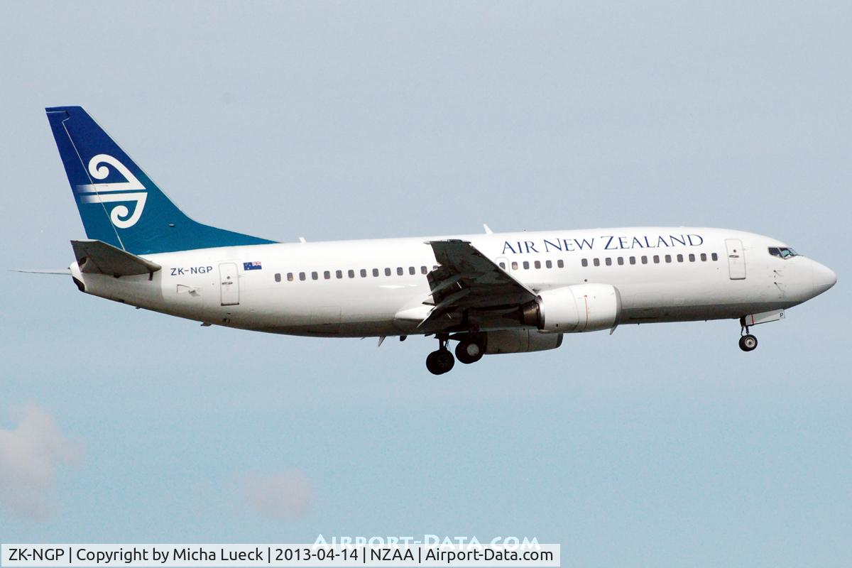 ZK-NGP, 1998 Boeing 737-33A C/N 27459, At Auckland