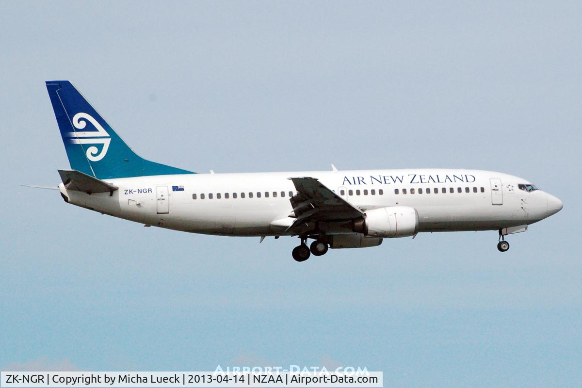 ZK-NGR, 1998 Boeing 737-33A C/N 27460, At Auckland