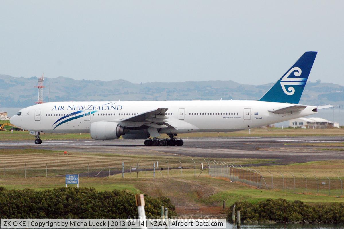 ZK-OKE, 2006 Boeing 777-219/ER C/N 32712, At Auckland