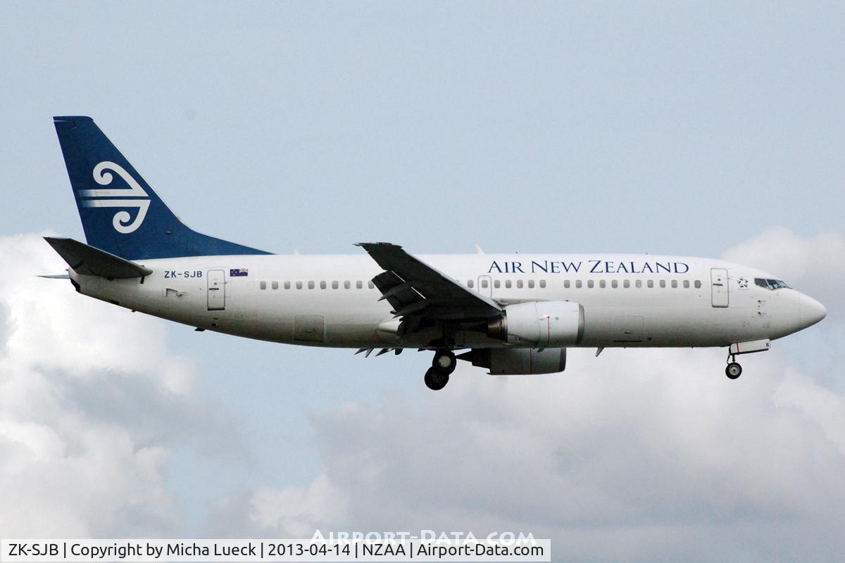 ZK-SJB, 1997 Boeing 737-33R C/N 28868, At Auckland