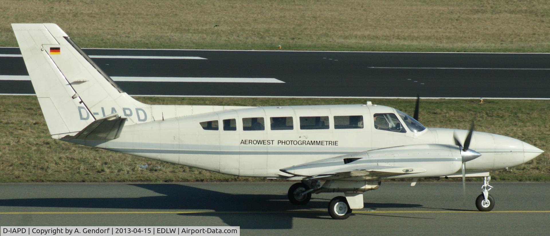 D-IAPD, Cessna 404 Titan C/N 404-0679, Aerowest Photogrammetrie, is taxiing to the RWY24 at Dortmund (EDLW)