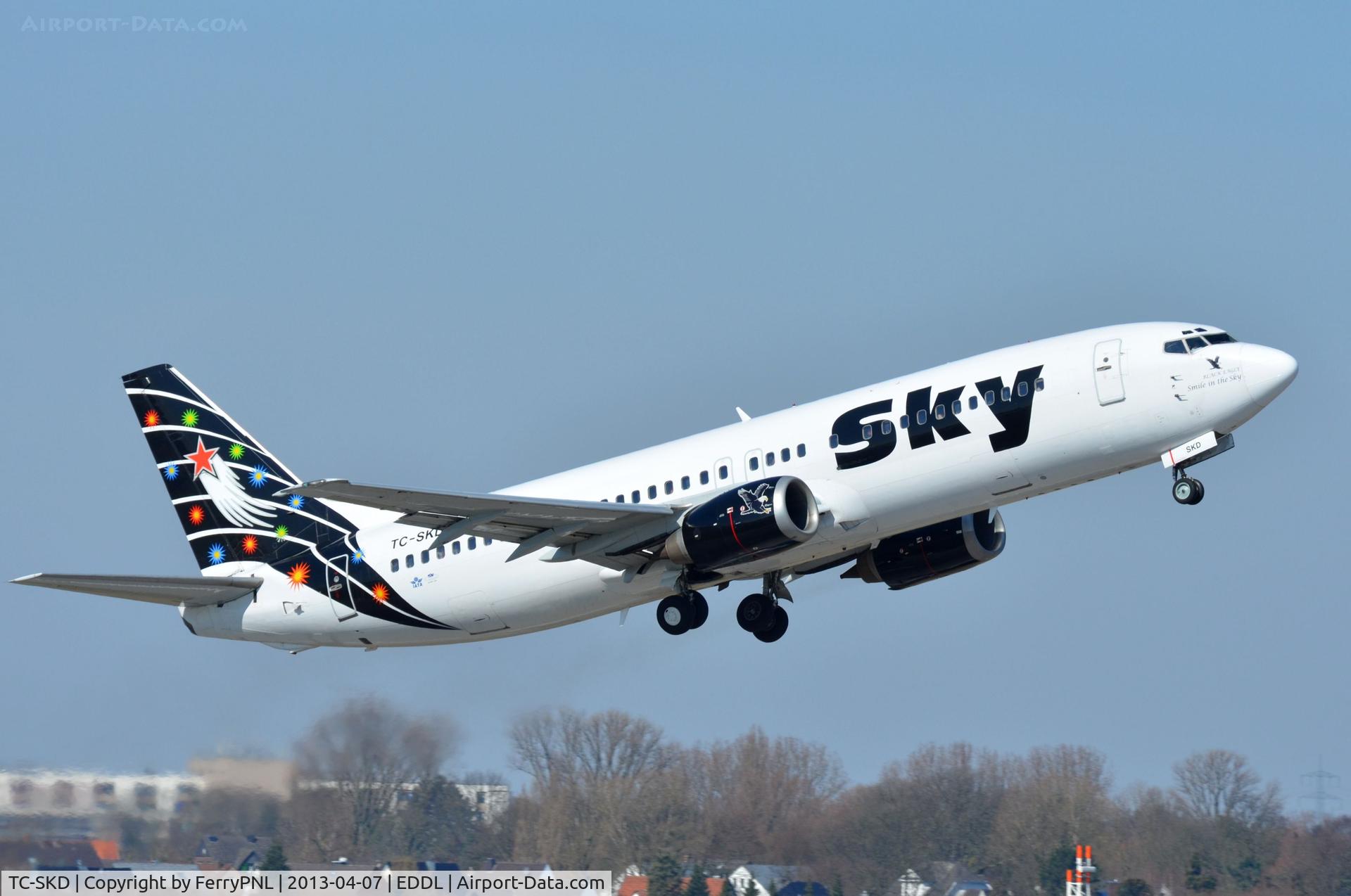 TC-SKD, 1992 Boeing 737-4Q8 C/N 25372, Sky B734 lifting-off from DUS.