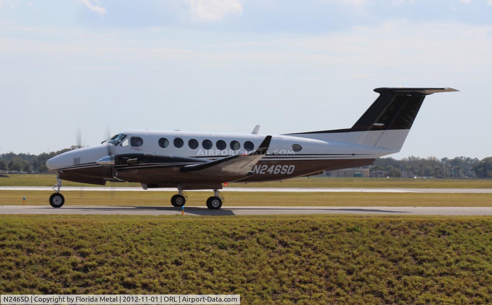 N246SD, 2005 Raytheon Aircraft Company B300 C/N FL-441, Beech 350 at NBAA