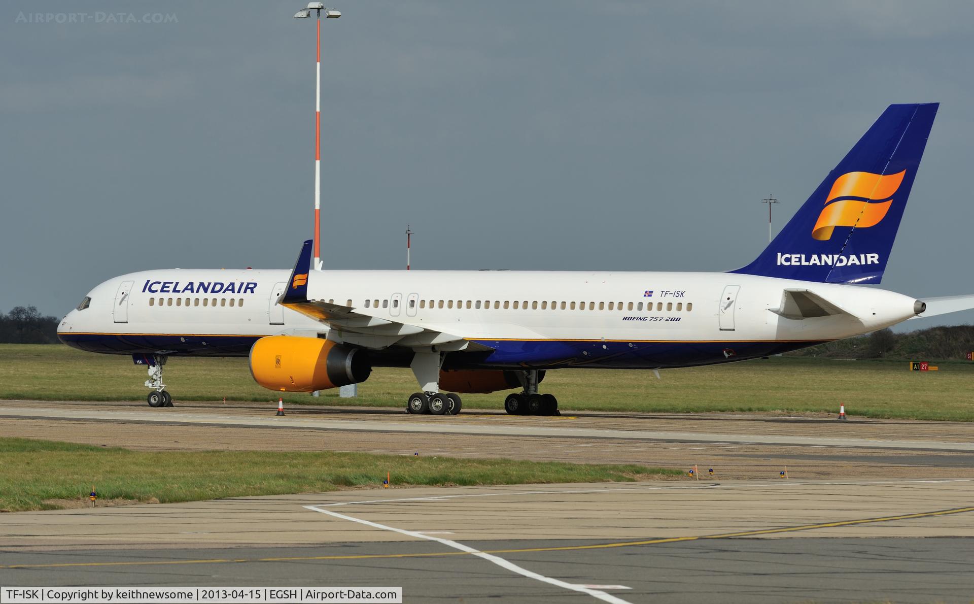 TF-ISK, 1991 Boeing 757-223 C/N 24606, Recently out of spray shop !