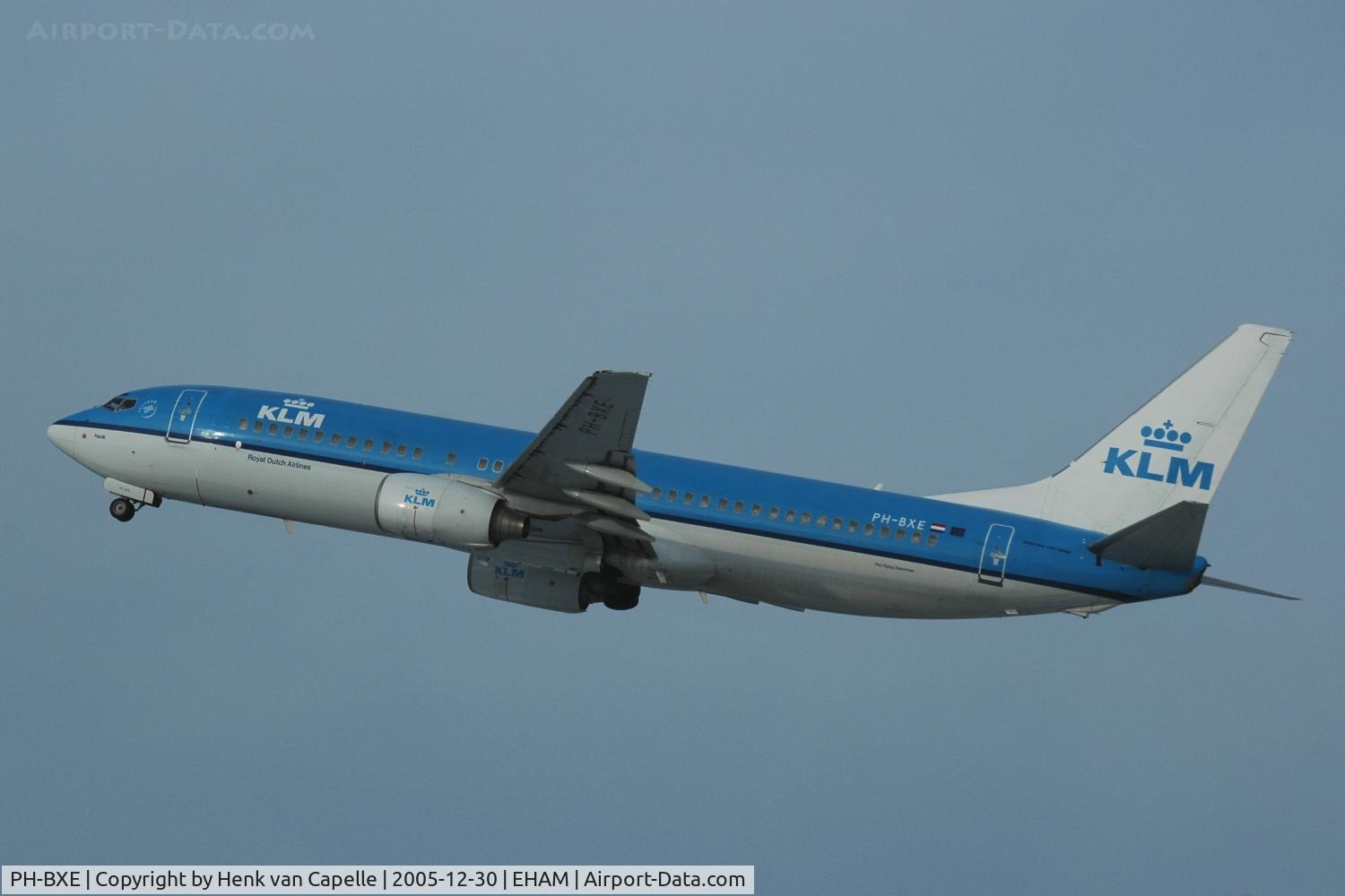 PH-BXE, 2000 Boeing 737-8K2 C/N 29595, Pre-winglet KLM Boeing 737-800 taking off from Amsterdam Schiphol airport.