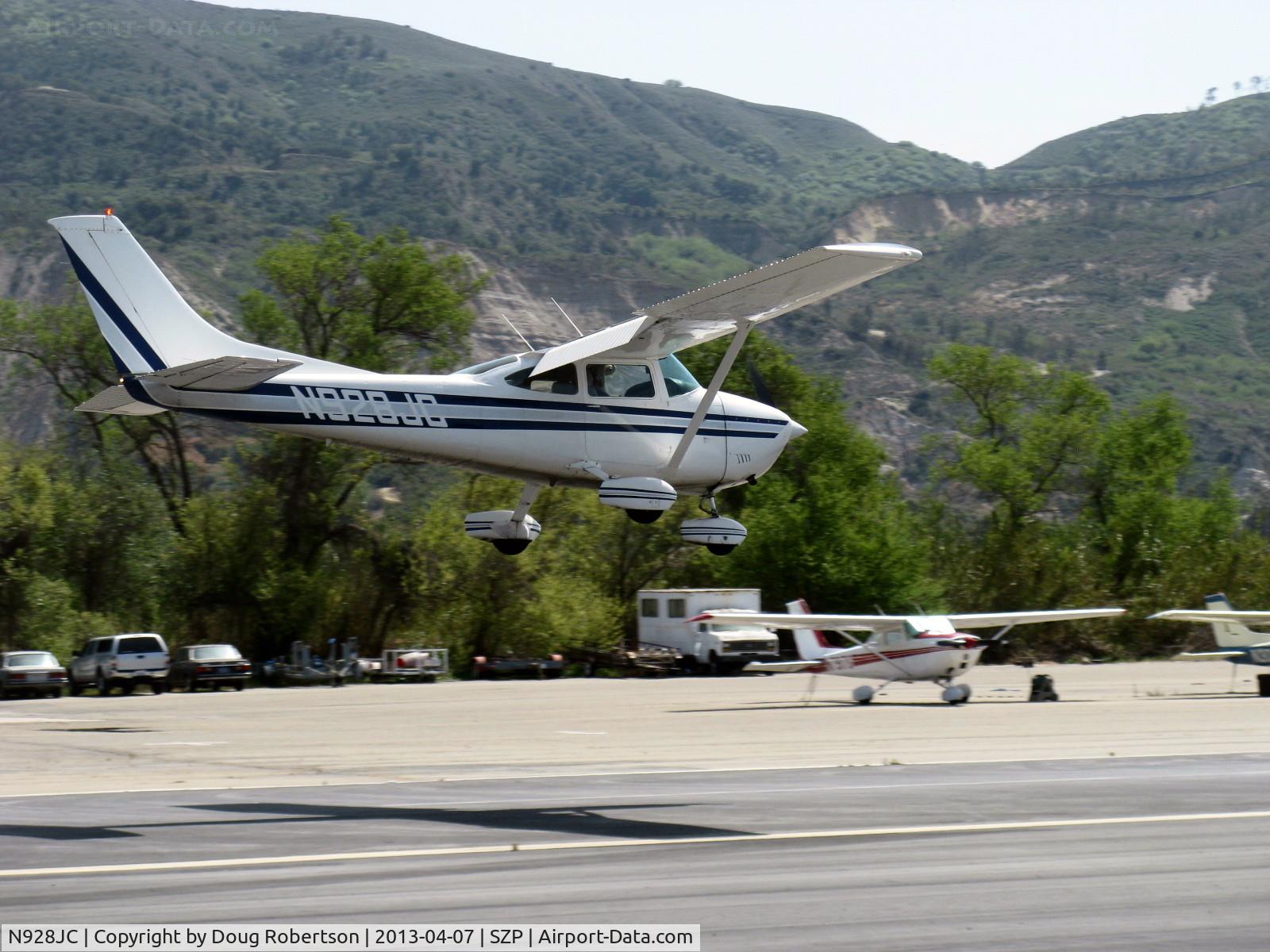 N928JC, 1977 Cessna 182Q Skylane C/N 18265616, 1077 Cessna 182Q SKYLANE, Continental O-470-U 230 Hp, landing Rwy 22