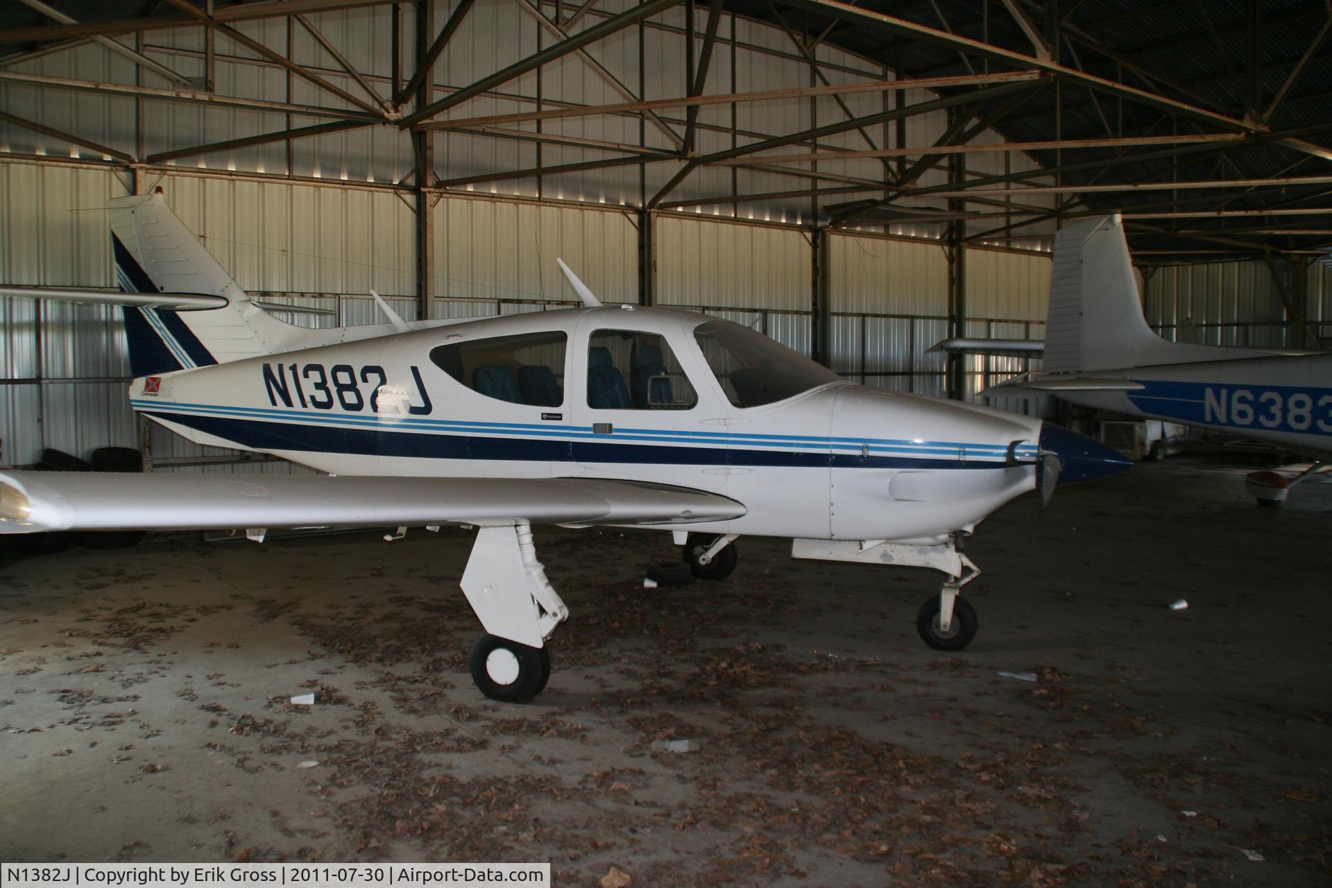 N1382J, 1976 Rockwell Commander 112TC C/N 13000, 1976 Rockwell Commander 112TC. The Turbocharged engine was removed by the factory and now a 112A