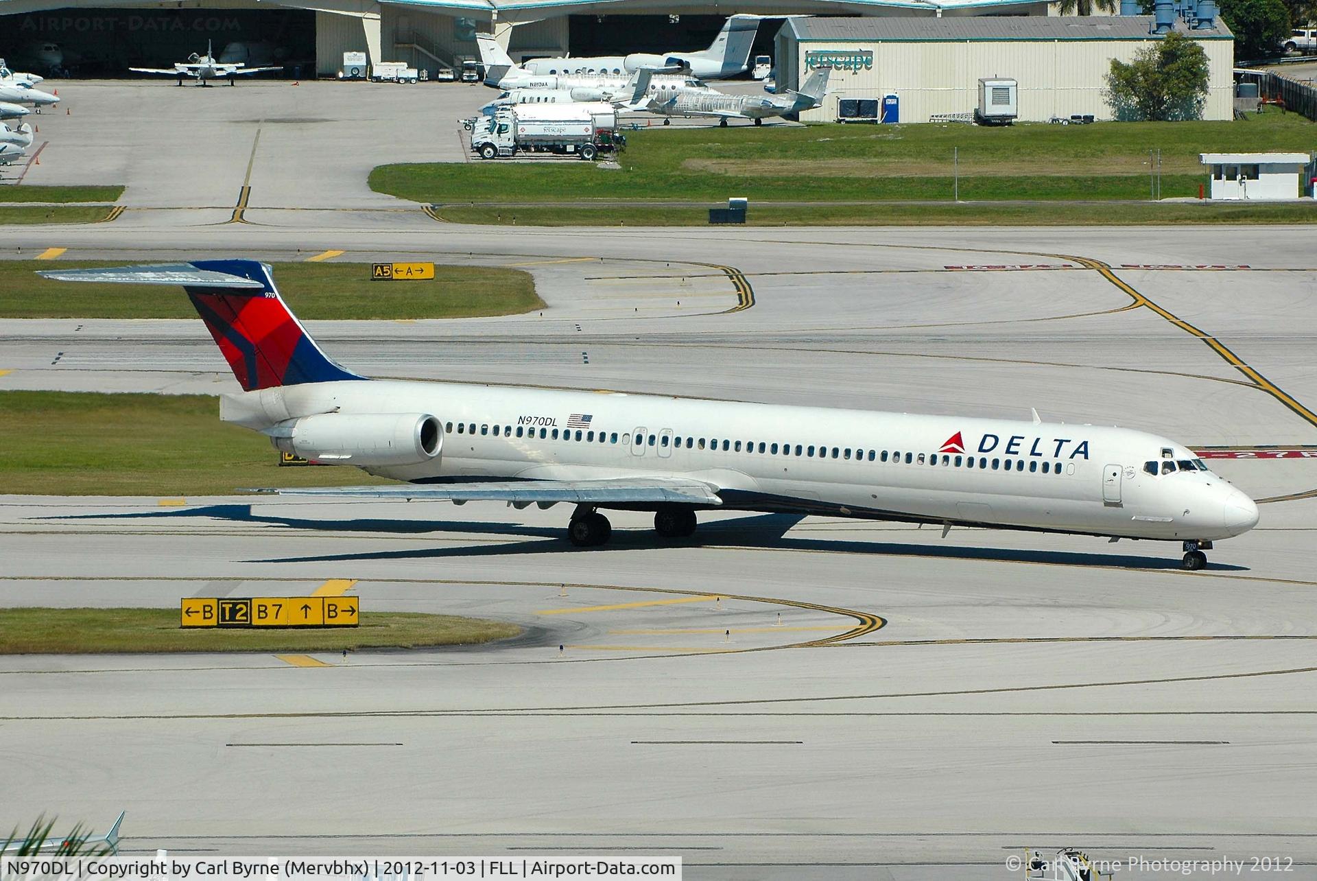 N970DL, 1990 McDonnell Douglas MD-88 C/N 53173, Taken from the Hibiscus car park viewing area.