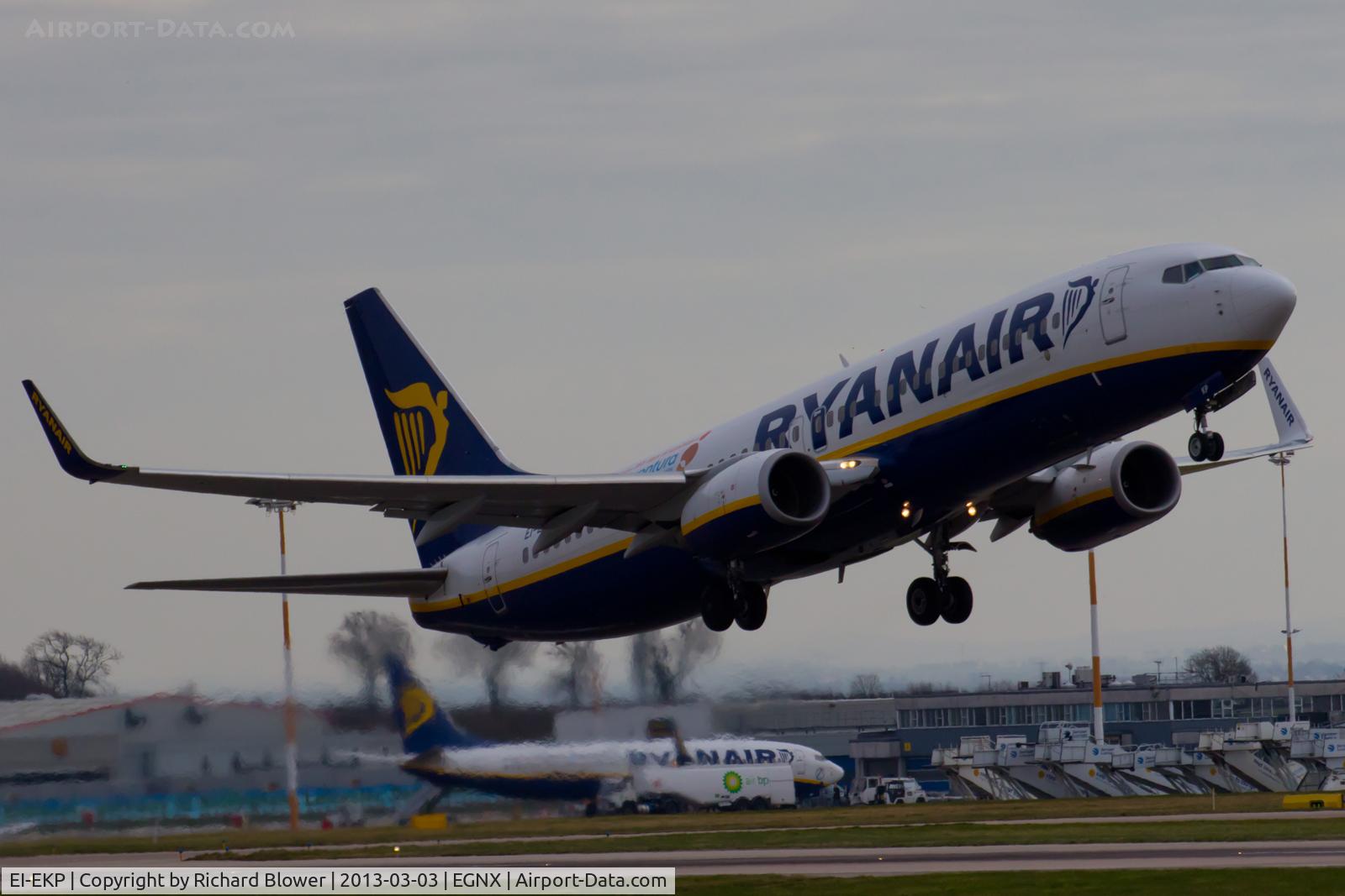 EI-EKP, 2010 Boeing 737-8AS C/N 35028, Ryanair departing