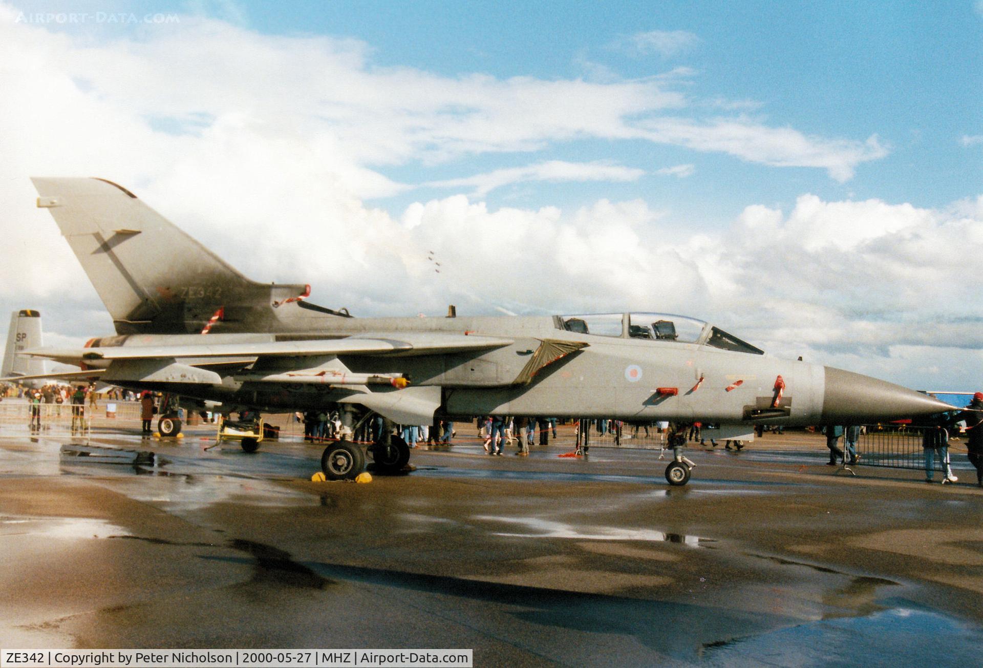 ZE342, 1987 Panavia Tornado F.3 C/N 647/AS044/3288, Tornado F.3 of 111 Squadron at RAF Leuchars on display at the RAF Mildenhall Air Fete 2000.
