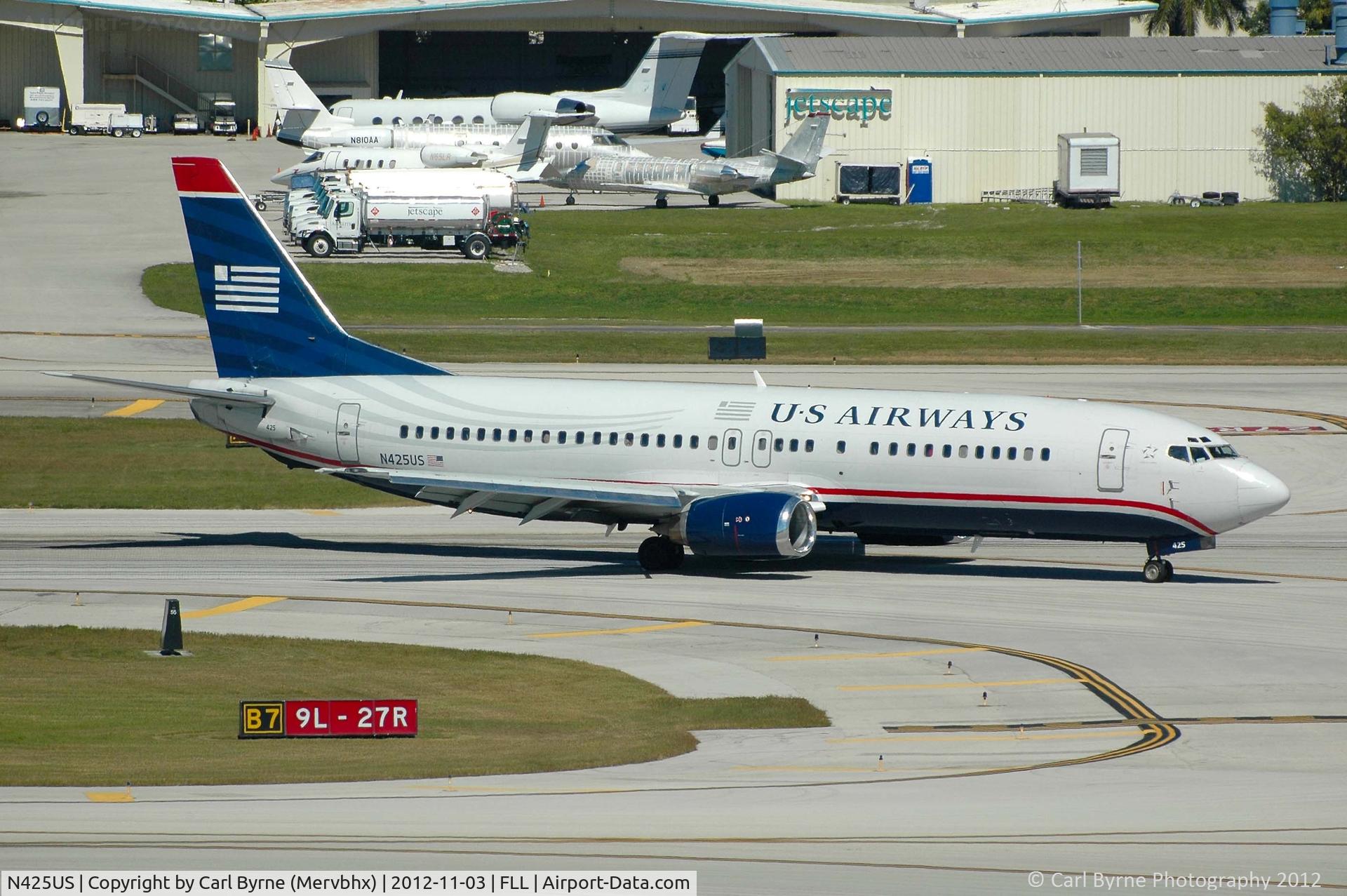 N425US, 1989 Boeing 737-401 C/N 23992, Taken from the Hibiscus car park viewing area.