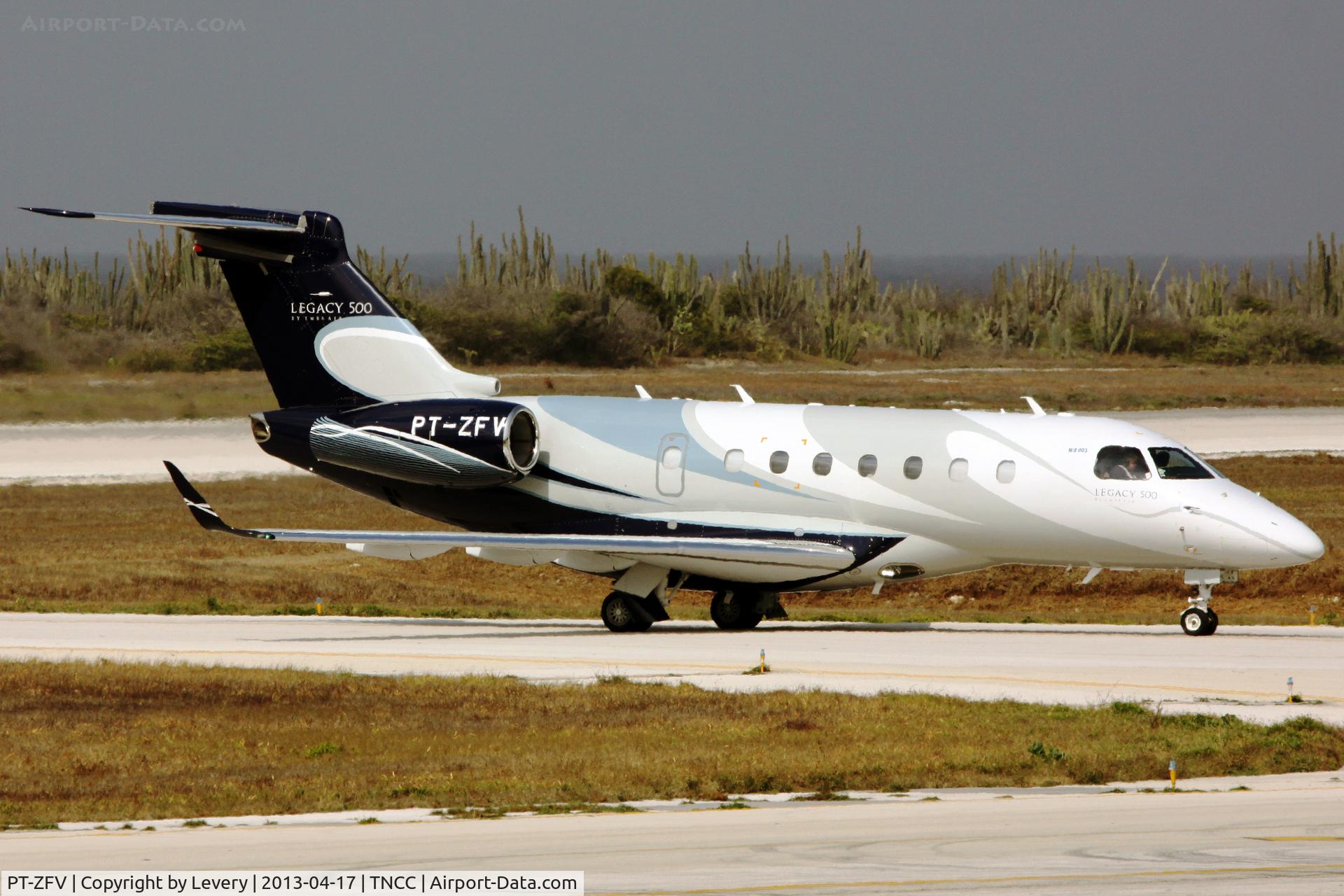 PT-ZFV, 2011 Embraer EMB-550 Legacy 500 C/N 55000003, First of this type just arrived on Curacao :-)