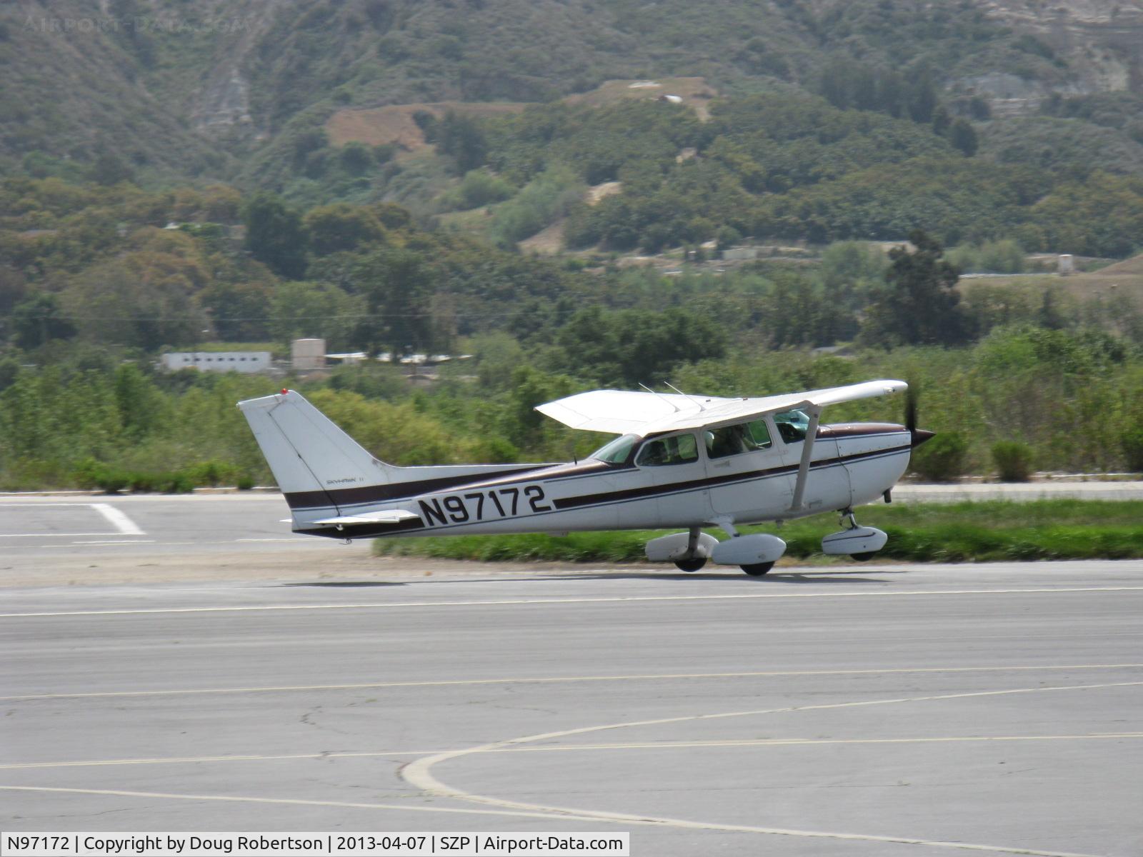 N97172, 1984 Cessna 172P C/N 17276162, 1984 Cessna 172P SKYHAWK, Lycoming O-320-D2J 160 Hp, takeoff roll Rwy 22
