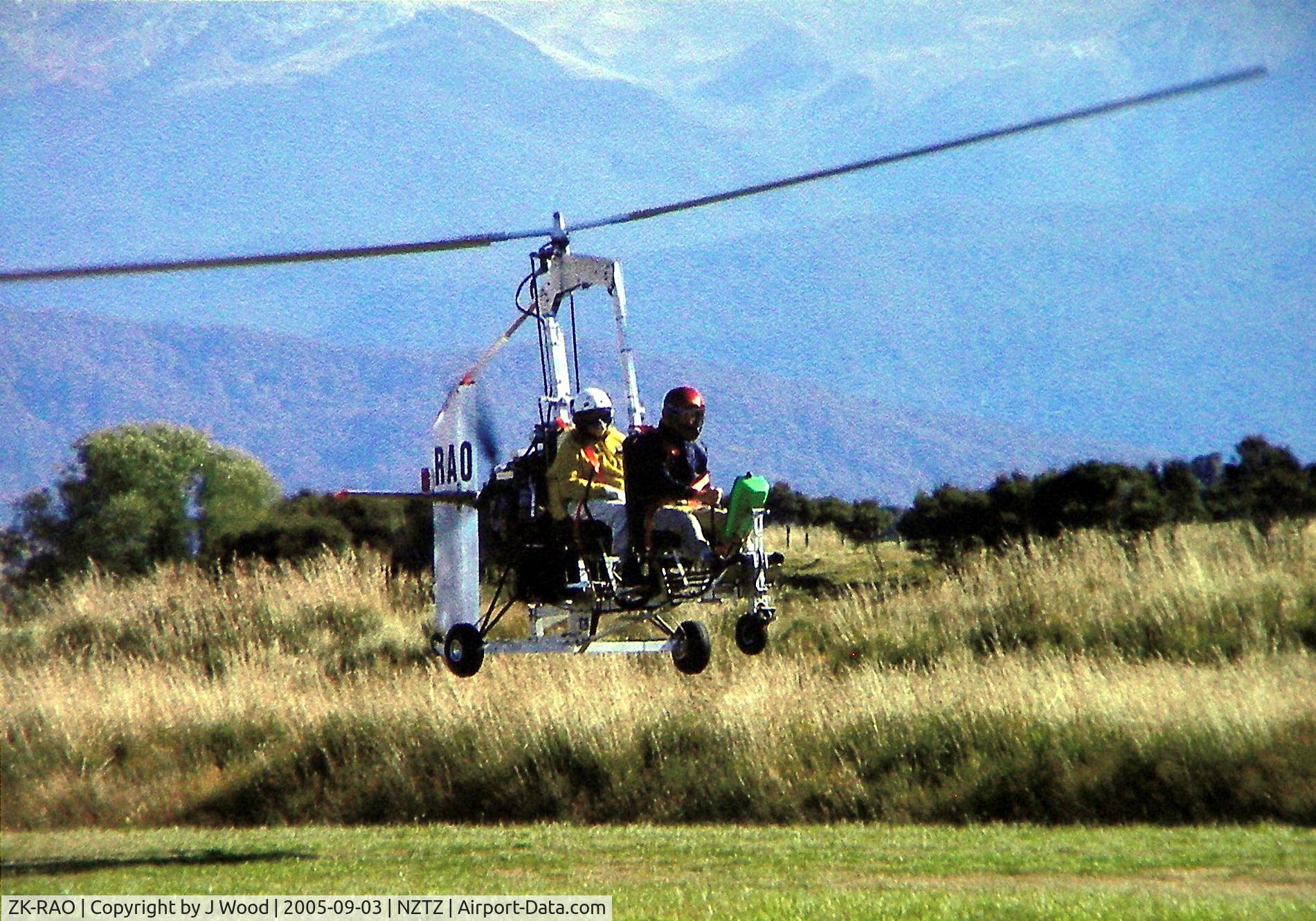 ZK-RAO, 2002 Parsons Tandem Trainer C/N 685, Colin Wood learning to fly his Parsons Tandem gyrocopter, with instructor Bill Black in rear seat.