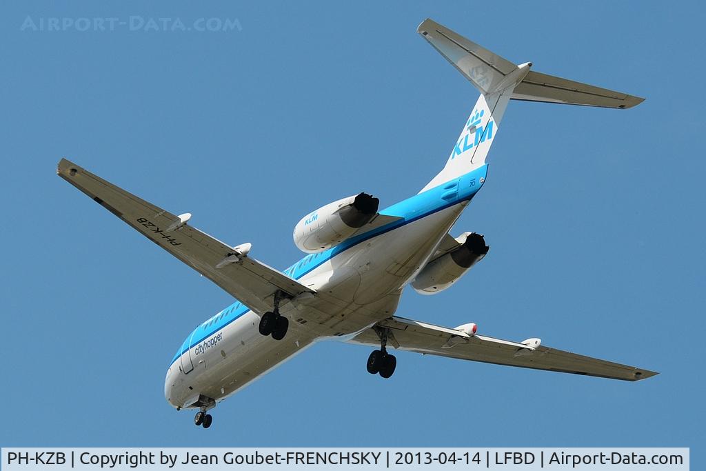 PH-KZB, 1996 Fokker 70 (F-28-070) C/N 11562, landing 23