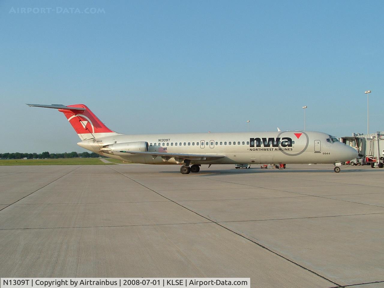 N1309T, 1968 Douglas DC-9-31 C/N 47316, Northwest Airlines DC-9-31
