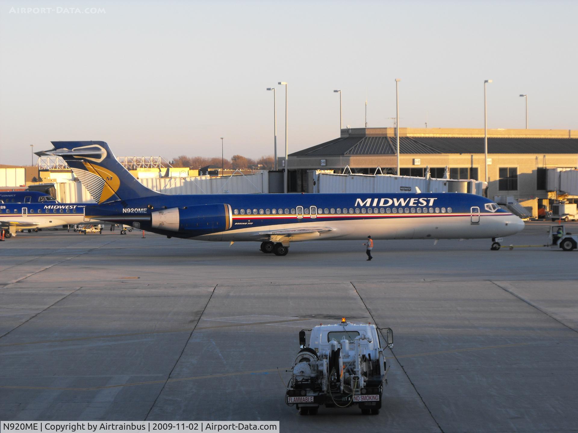 N920ME, 2004 Boeing 717-2BL C/N 55182, Midwest B717-200