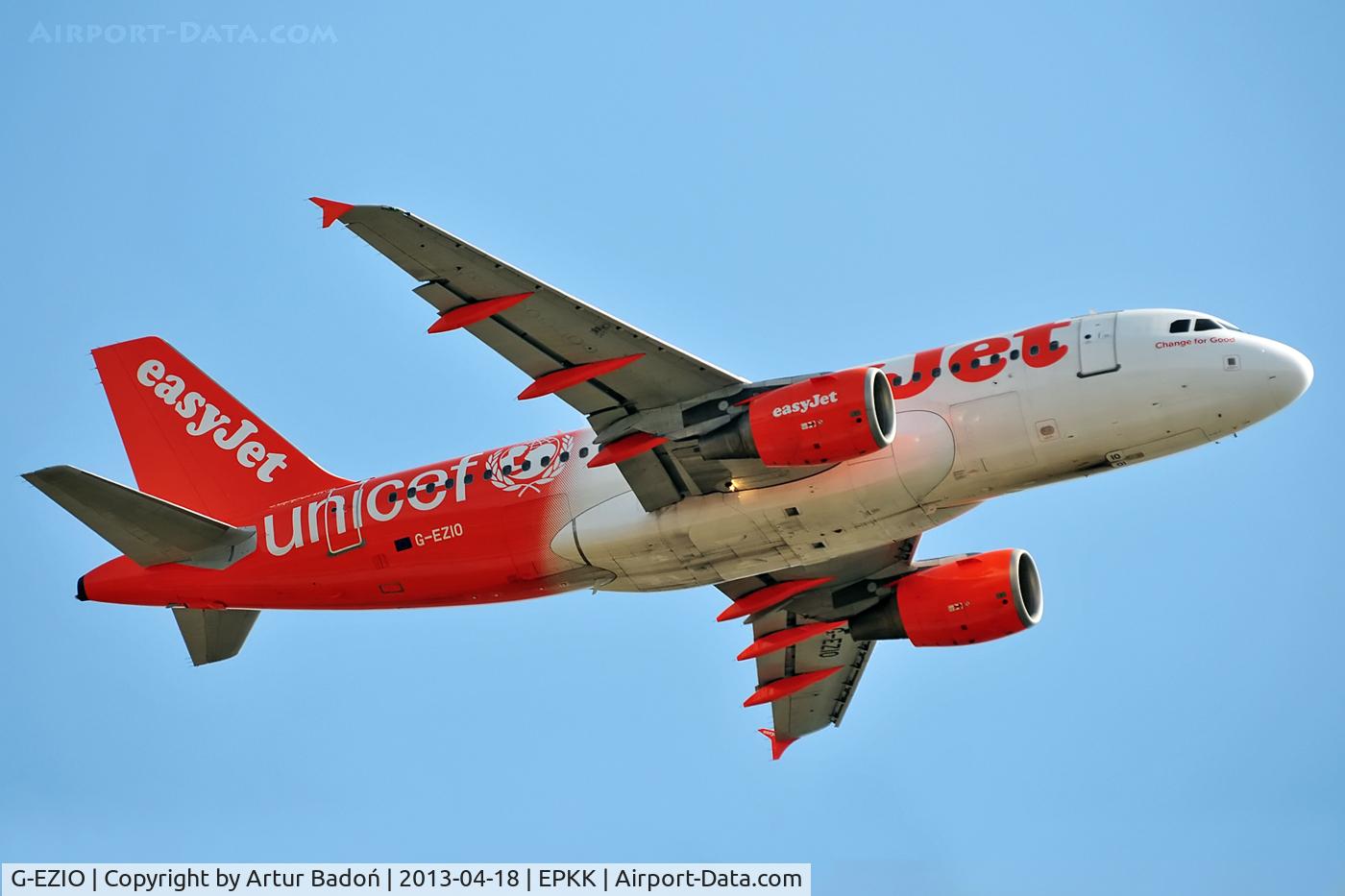 G-EZIO, 2005 Airbus A319-111 C/N 2512, EasyJet - UNICEF