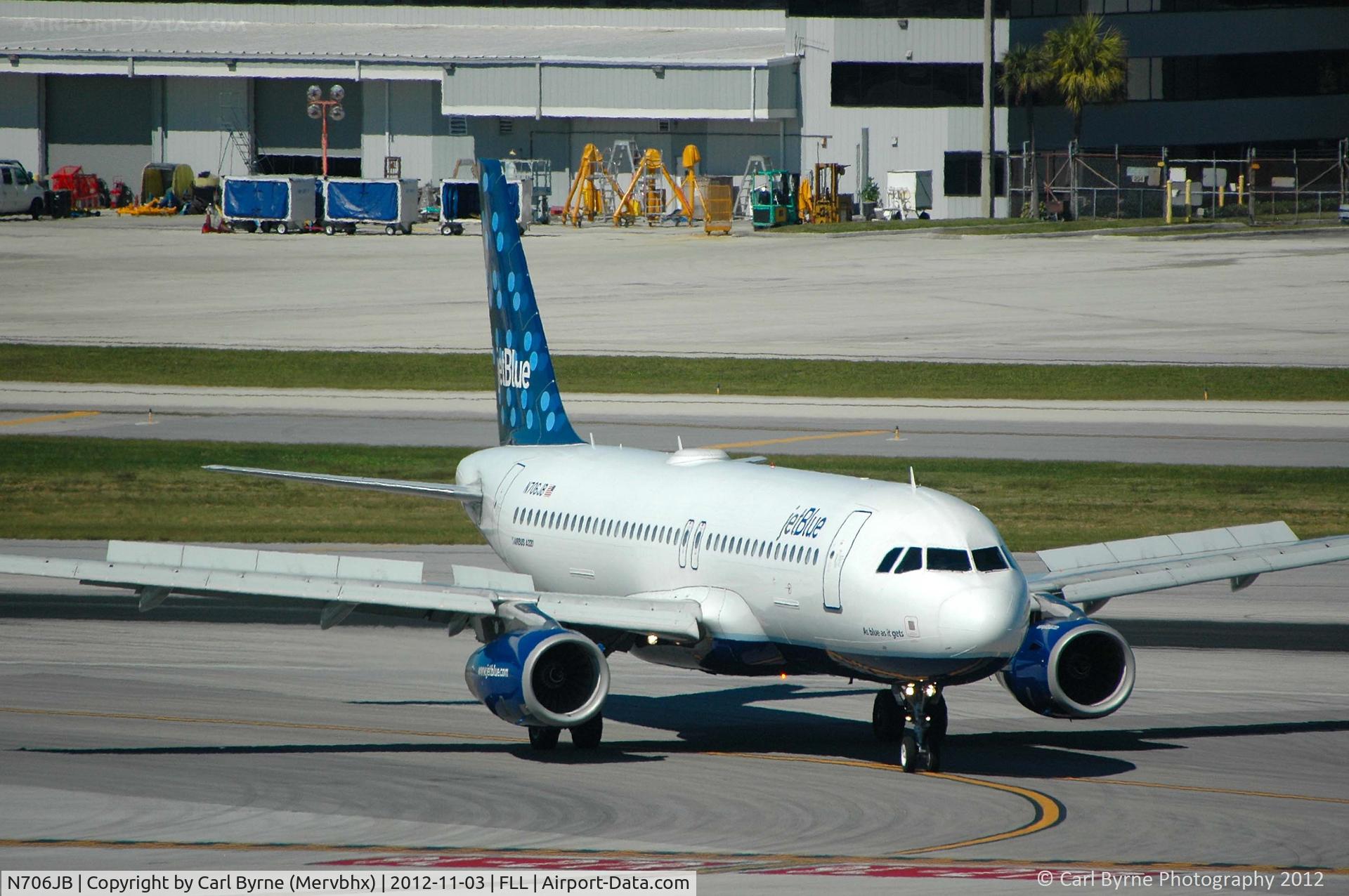 N706JB, 2008 Airbus A320-232 C/N 3451, Taken from the Hibiscus car park viewing area.