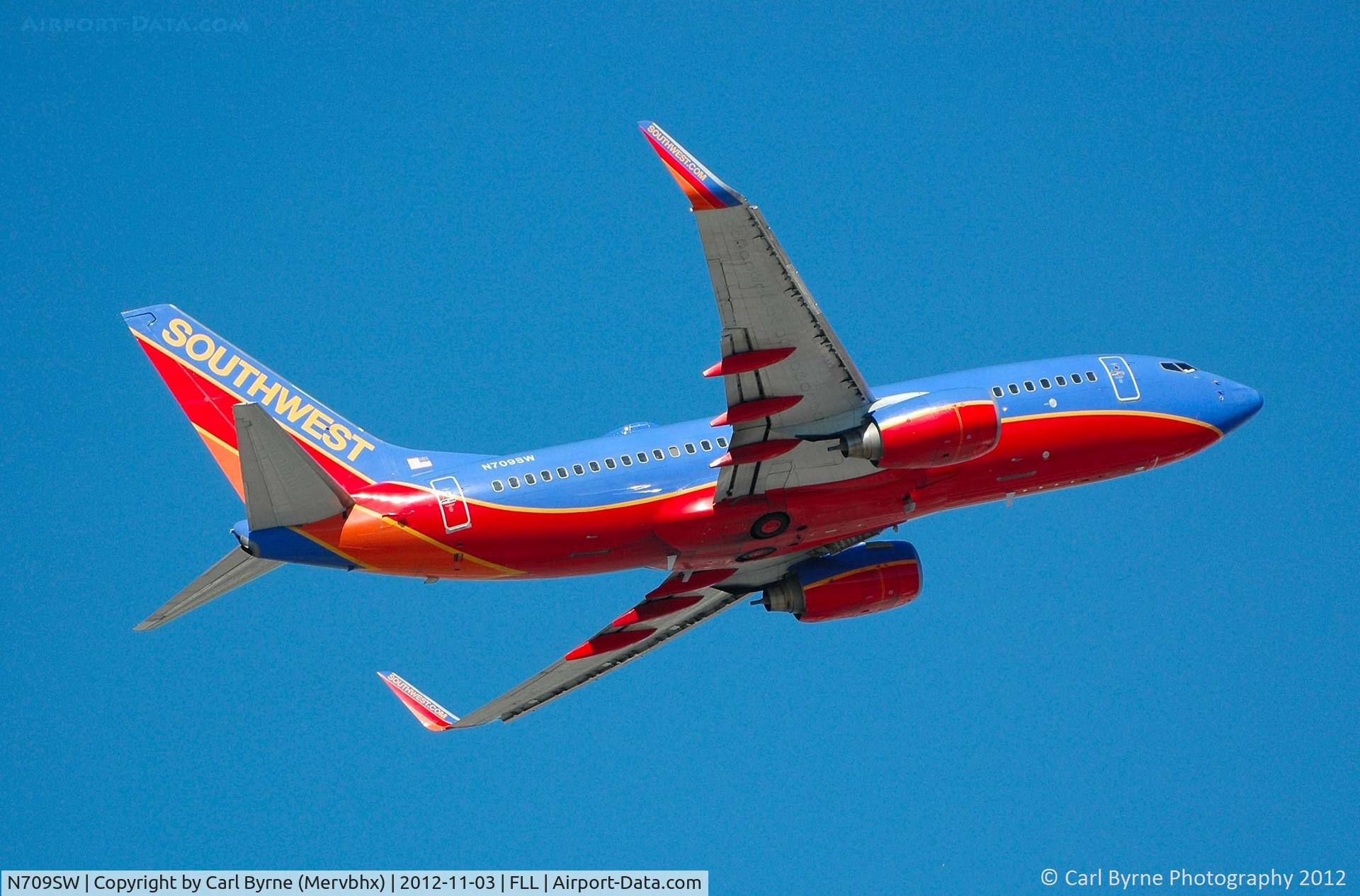 N709SW, 1998 Boeing 737-7H4 C/N 27843, Taken from the Hibiscus car park viewing area.
