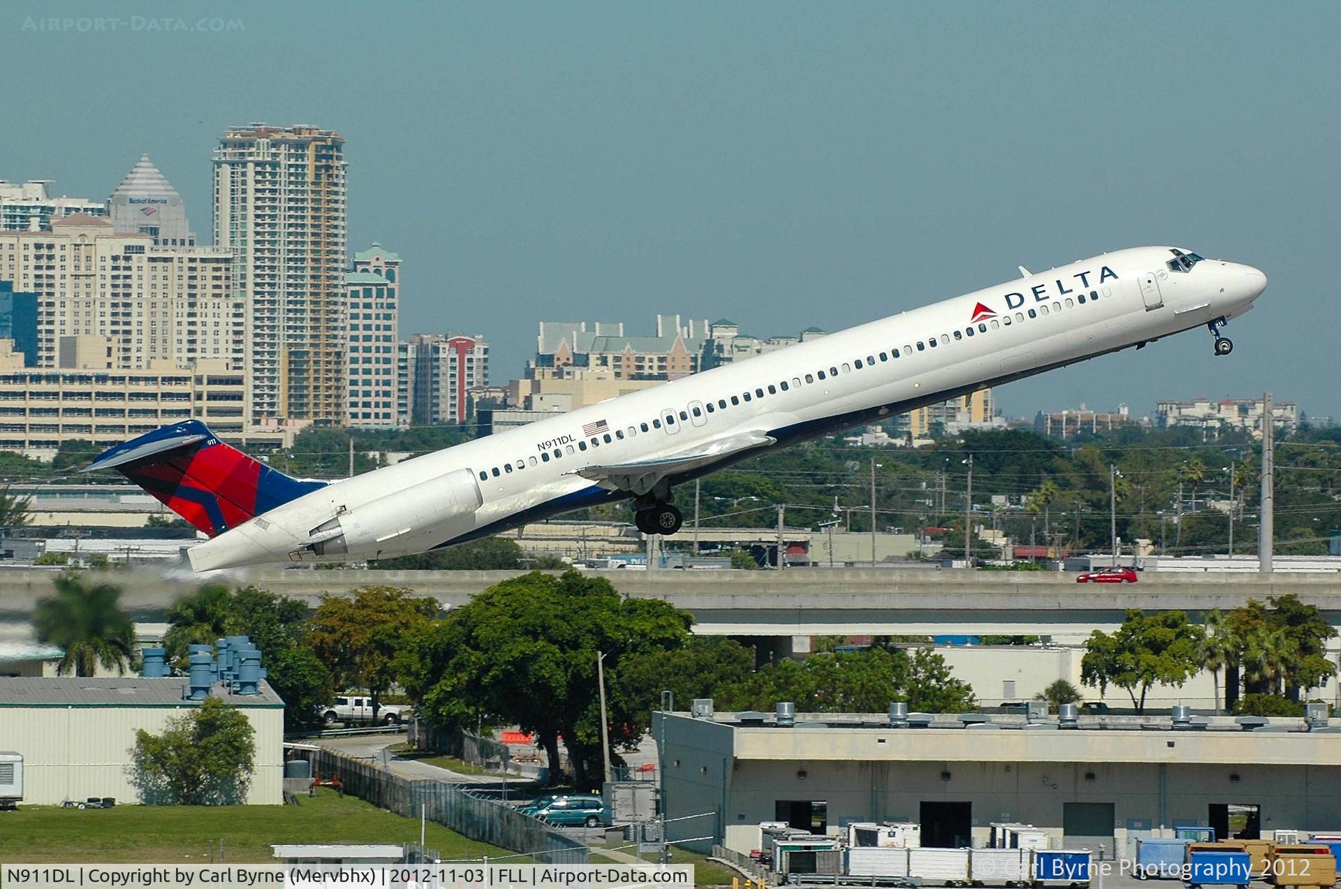 N911DL, 1987 McDonnell Douglas MD-88 C/N 49542, Taken from the Hibiscus car park viewing area.