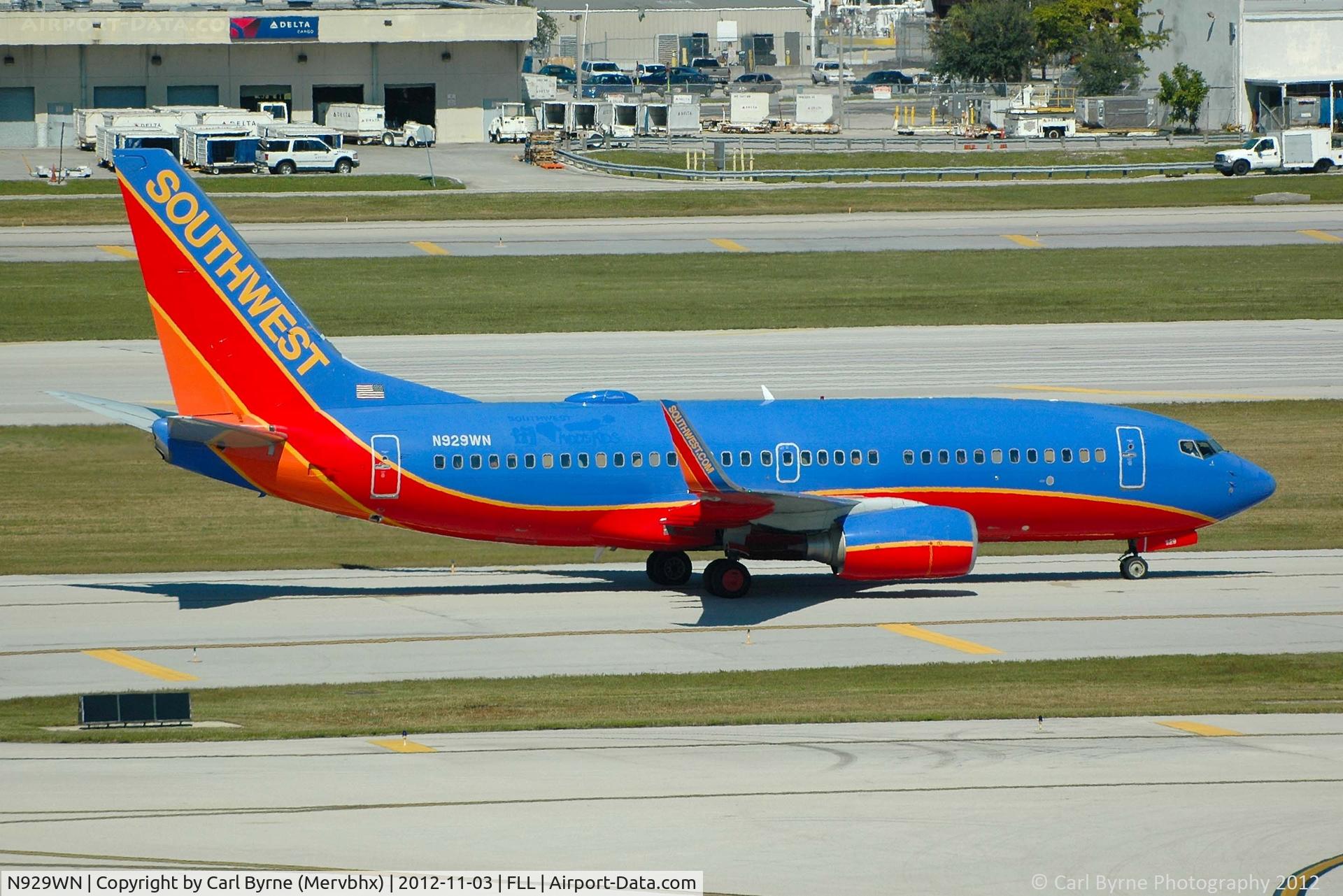 N929WN, 2008 Boeing 737-7H4 C/N 36631, Taken from the Hibiscus car park viewing area.