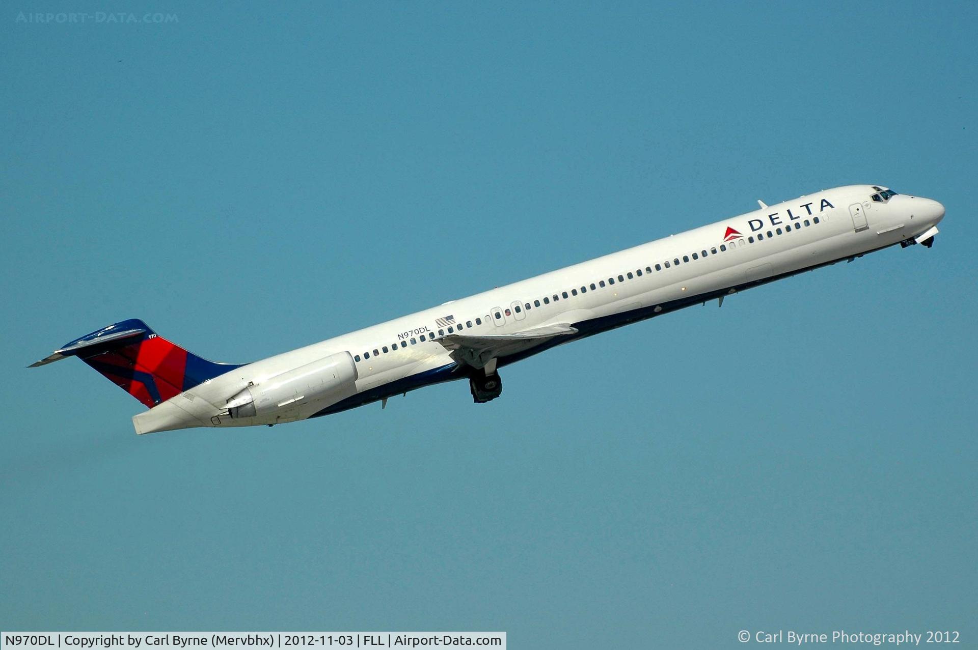 N970DL, 1990 McDonnell Douglas MD-88 C/N 53173, Taken from the Hibiscus car park viewing area.
