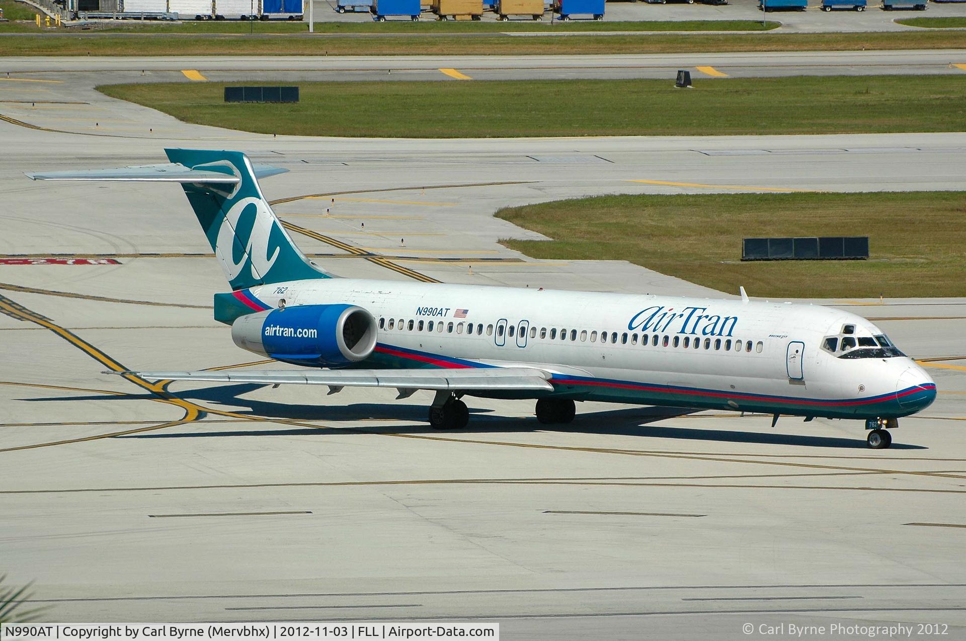 N990AT, 2001 Boeing 717-200 C/N 55134, Taken from the Hibiscus car park viewing area.