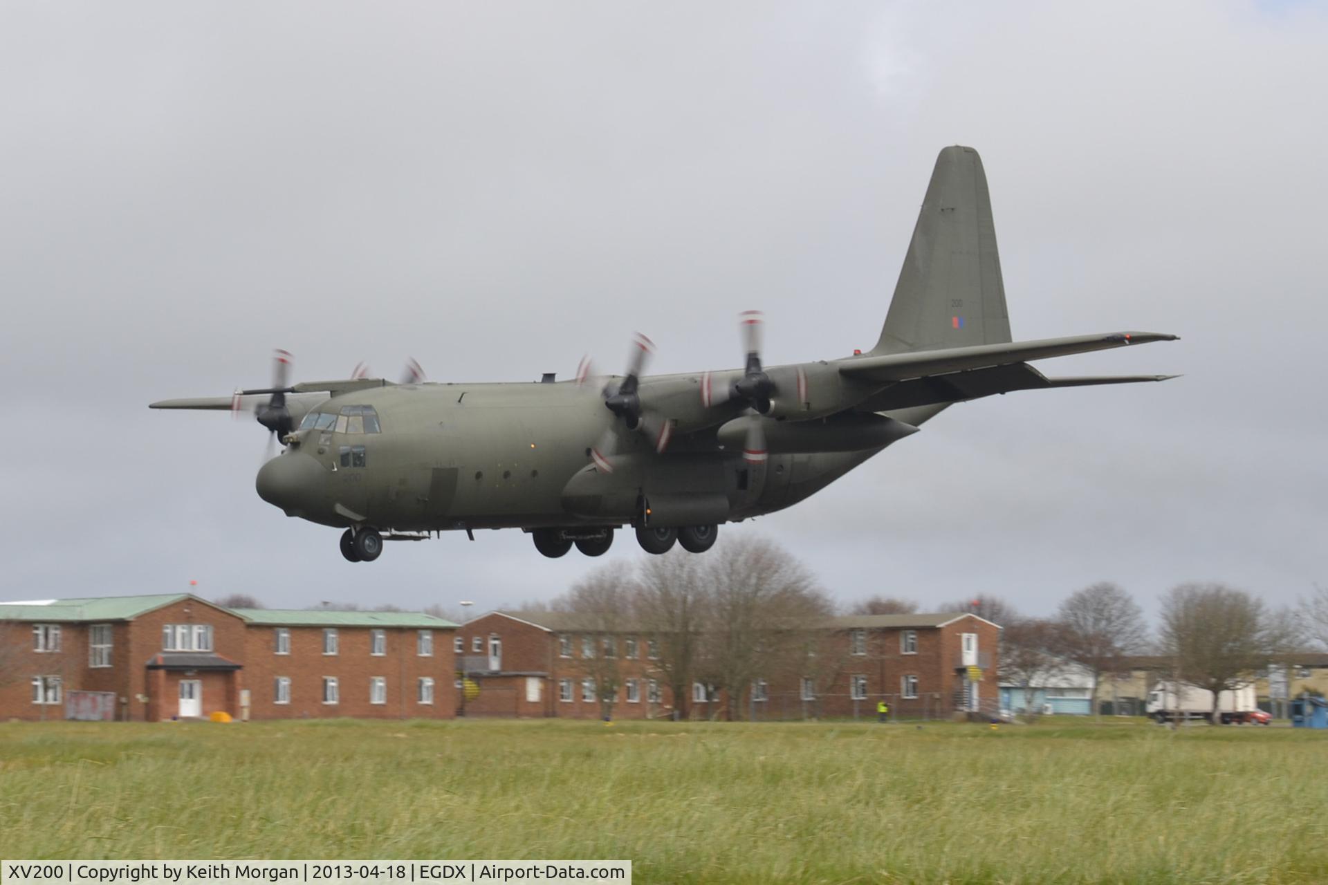 XV200, 1967 Lockheed C-130K Hercules C.1 C/N 382-4223, Landing Runway 26
