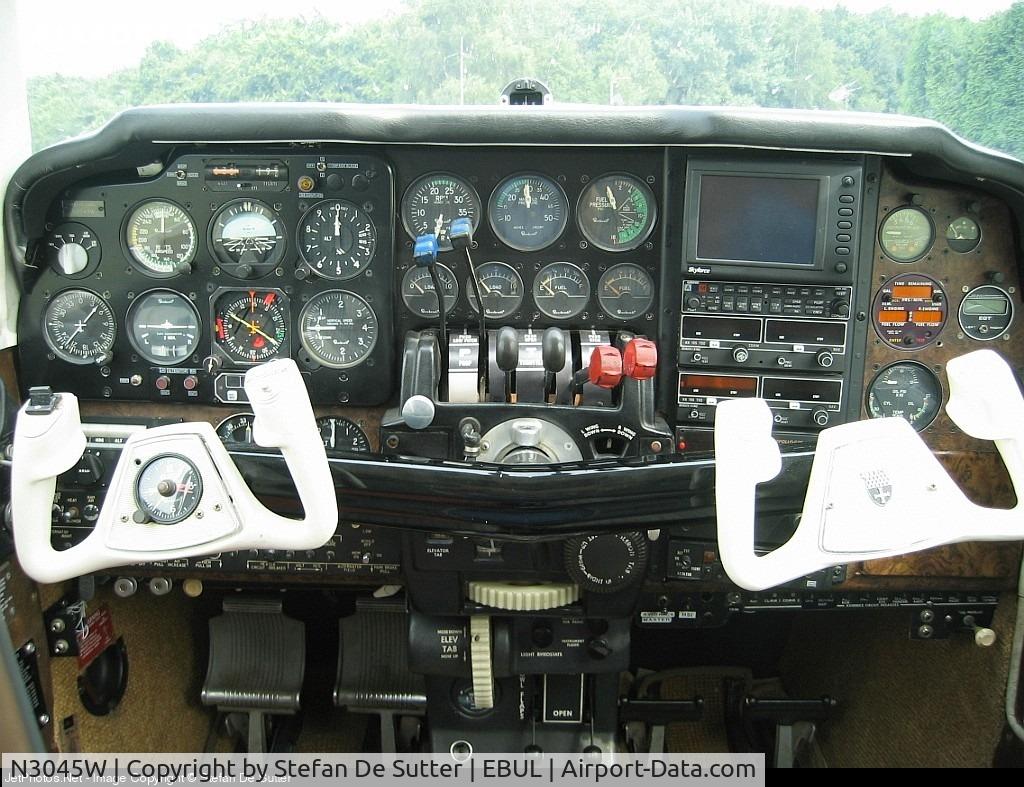 N3045W, 1973 Beech 95-B55 Baron C/N TC-1618, Cockpit