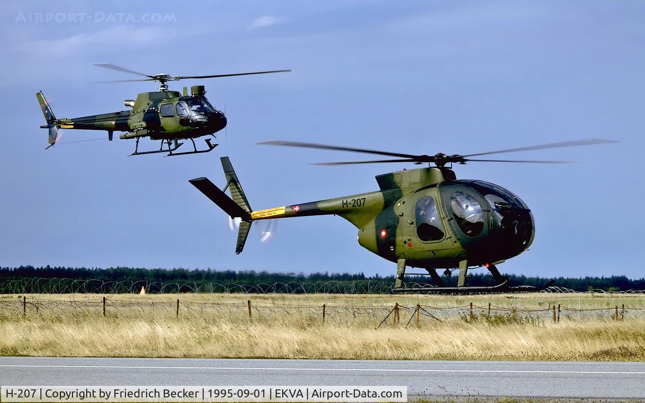 H-207, Hughes 500M C/N 41-0207M, hoovering at Vandel AB