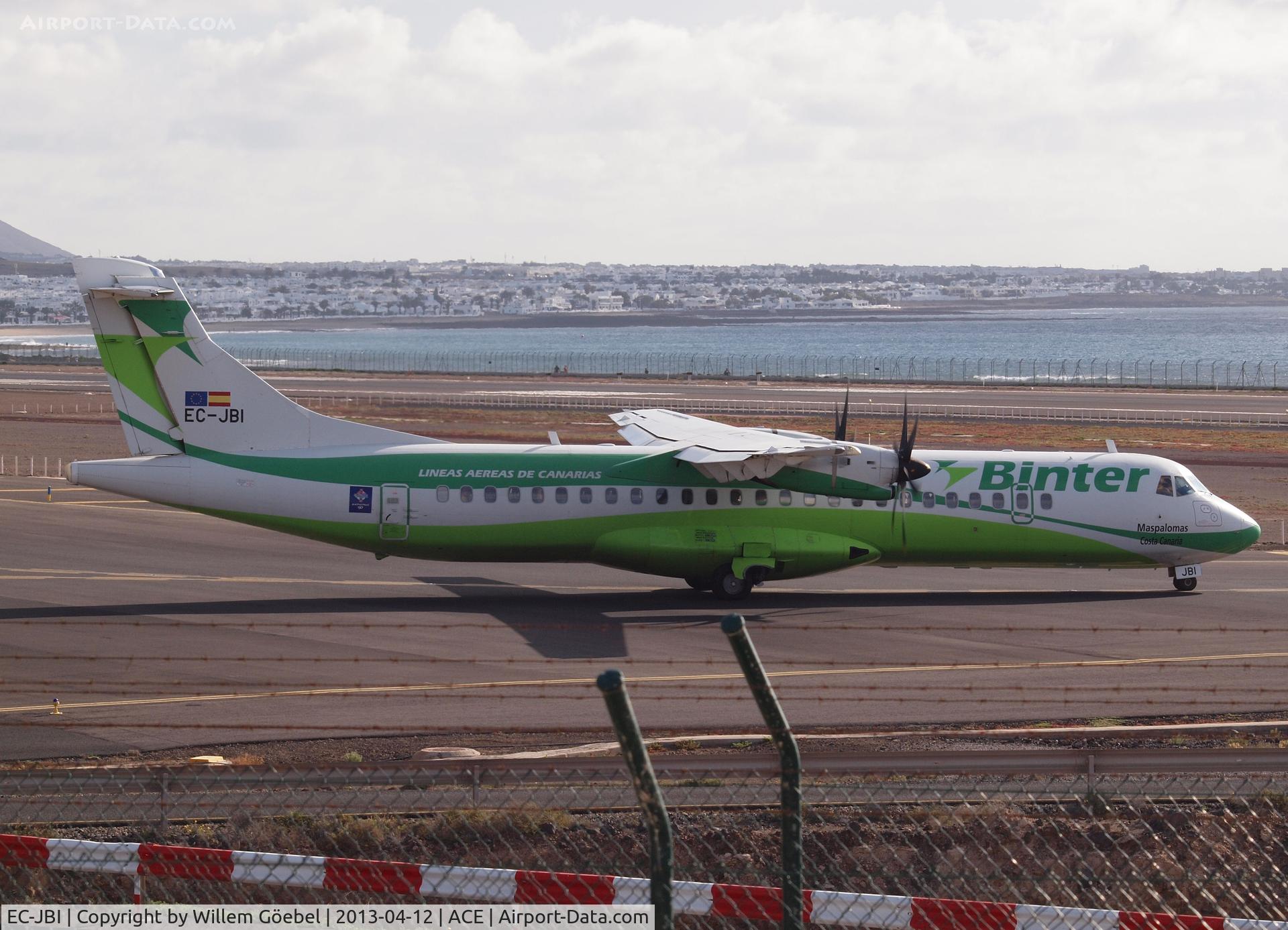 EC-JBI, 2004 ATR 72-212 C/N 713, Taxi to the runway of Lanzarote Airport