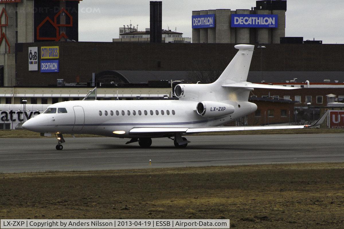 LX-ZXP, 2009 Dassault Falcon 7X C/N 56, Lining up runway 30.