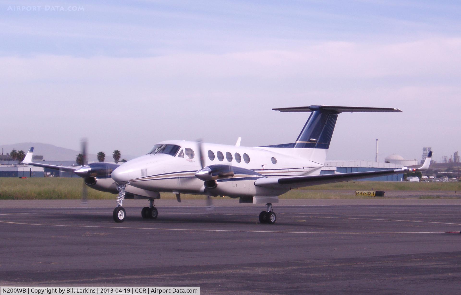 N200WB, 2001 Raytheon B200 King Air C/N BB-1754, Local visitor.