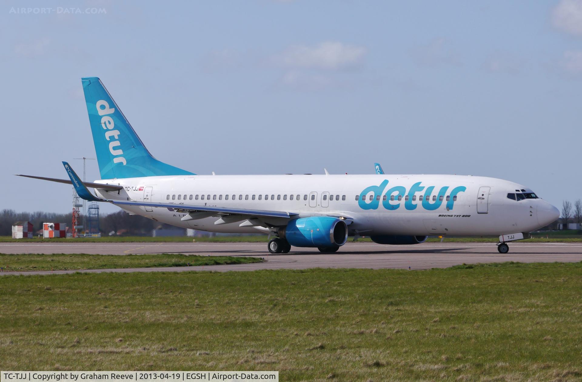 TC-TJJ, 2000 Boeing 737-8S3 C/N 29247, About to depart.