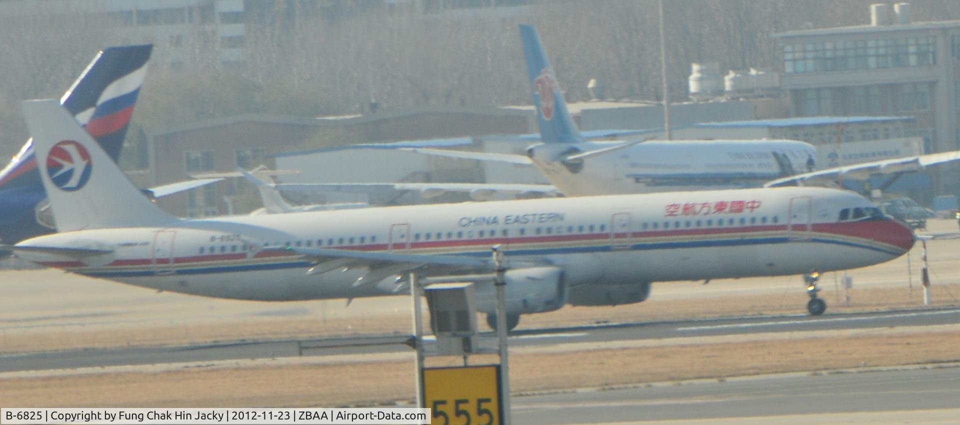 B-6825, 2011 Airbus A321-232 C/N 4949, It was about to take off.