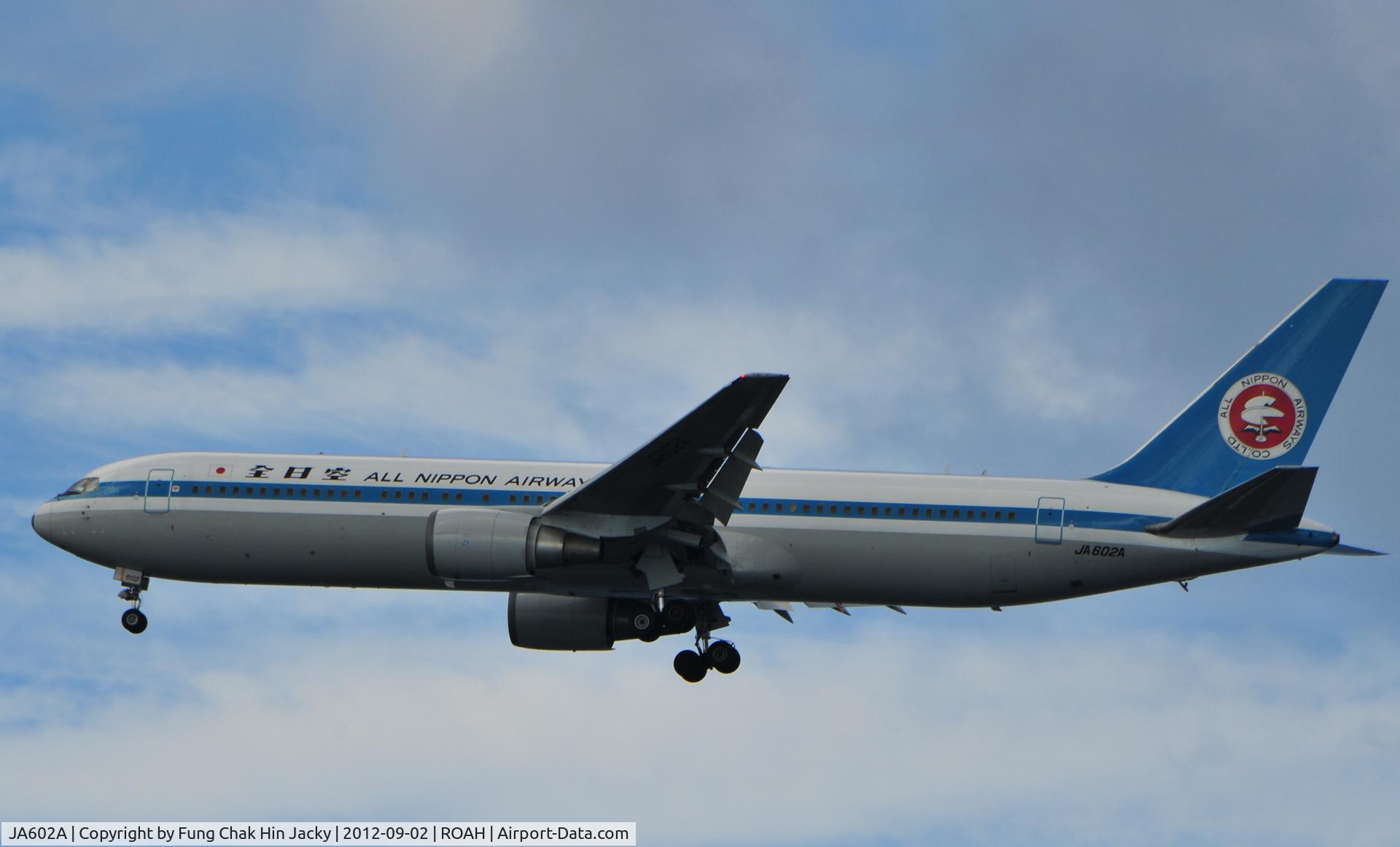 JA602A, 1997 Boeing 767-381 C/N 27944, Landing