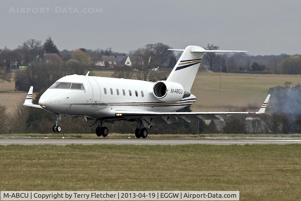 M-ABCU, 2009 Bombardier Challenger 605 (CL-600-2B16) C/N 5813, Bombardier CL-600-2816, c/n: 5813 at Luton
