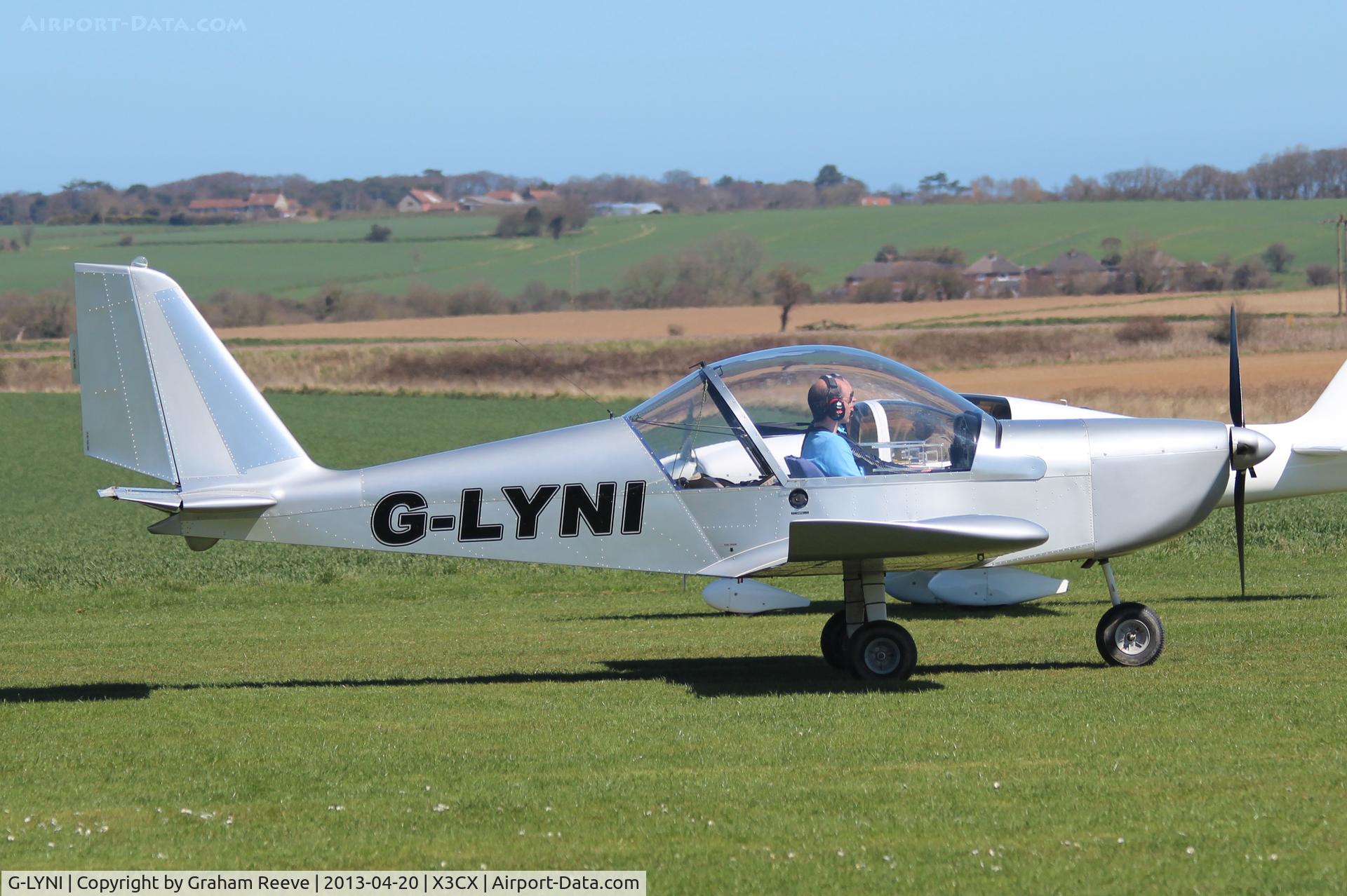 G-LYNI, 2006 Aerotechnik EV-97 Eurostar C/N PFA 315-14409, Just landed.