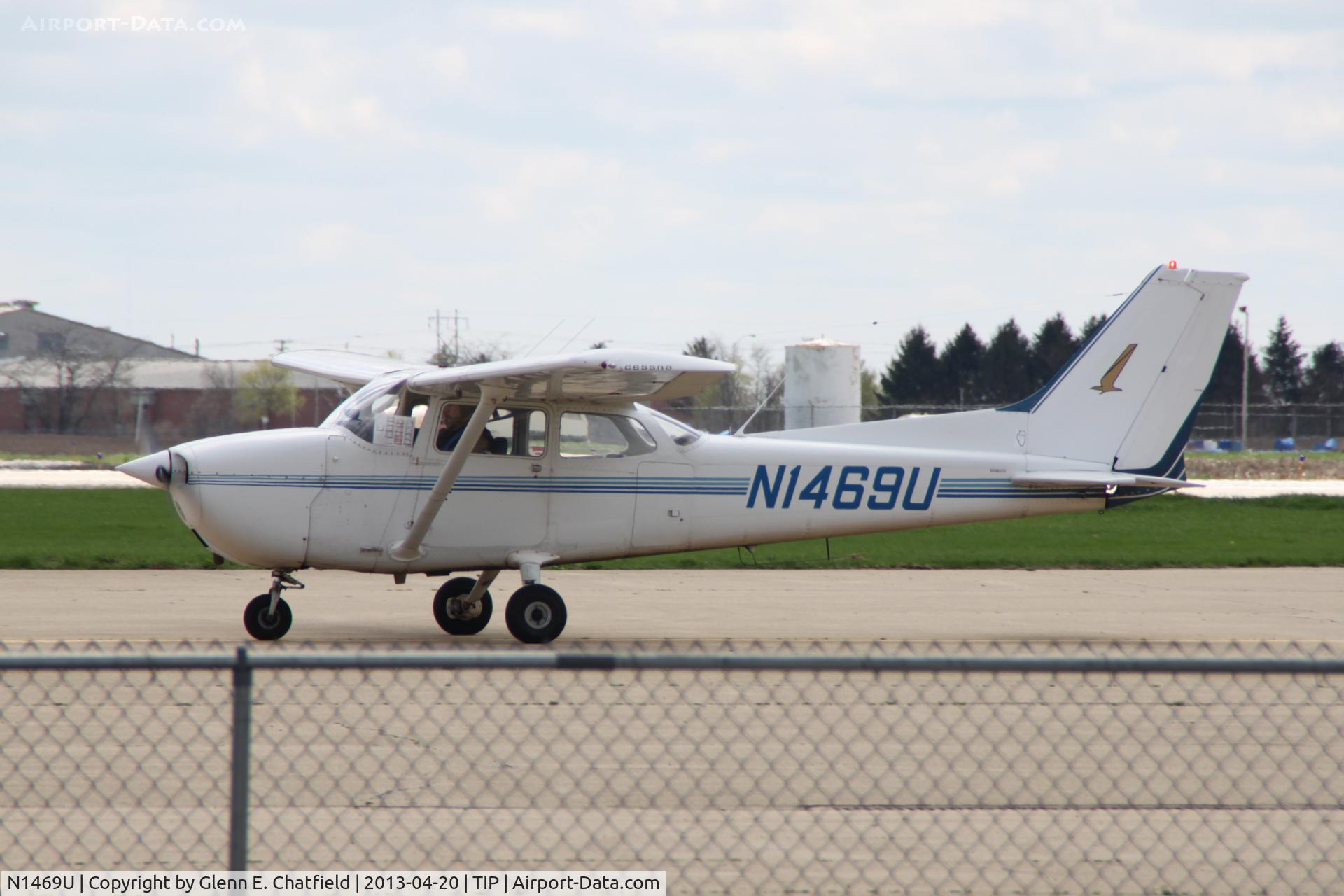 N1469U, 1976 Cessna 172M C/N 17267136, Taxiing by the Octave Chanute Aviation Center