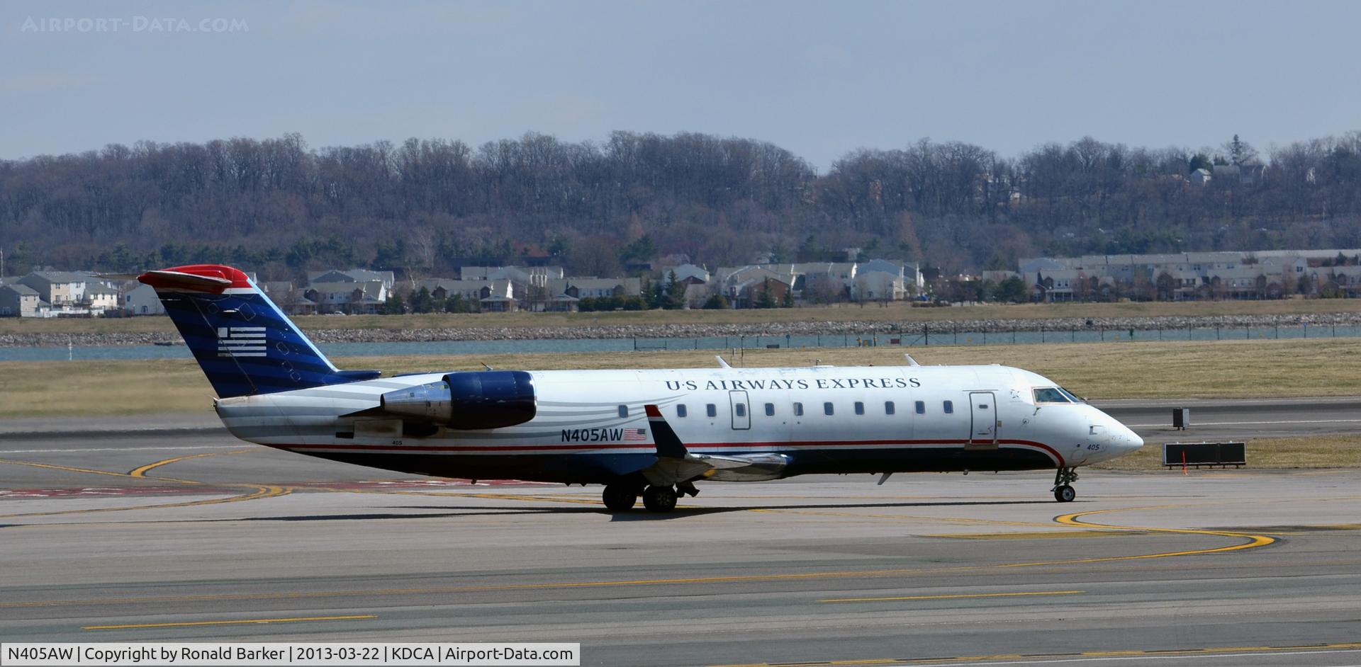 N405AW, 1999 Bombardier CRJ-200LR (CL-600-2B19) C/N 7362, Taxi DCA