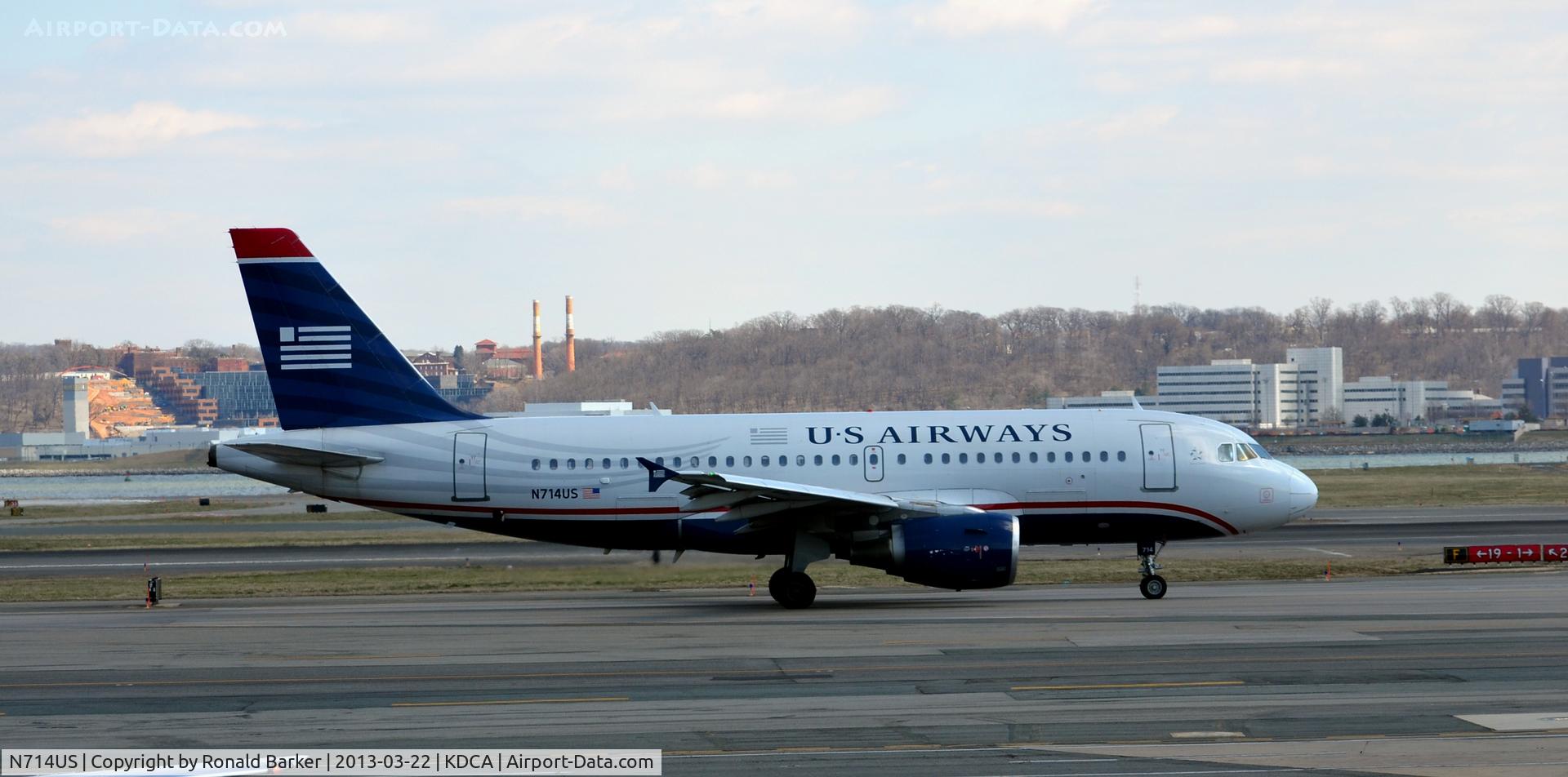 N714US, 1999 Airbus A319-112 C/N 1046, Taxi DCA