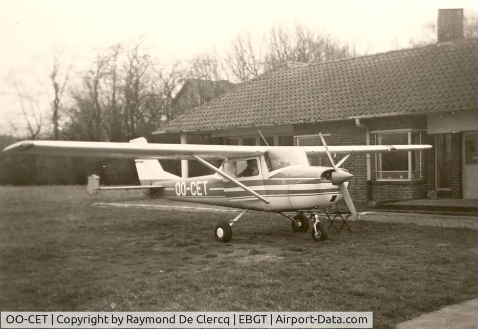 OO-CET, 1966 Reims F150G C/N 0070, Gent 1967, refueling at the gasstation.