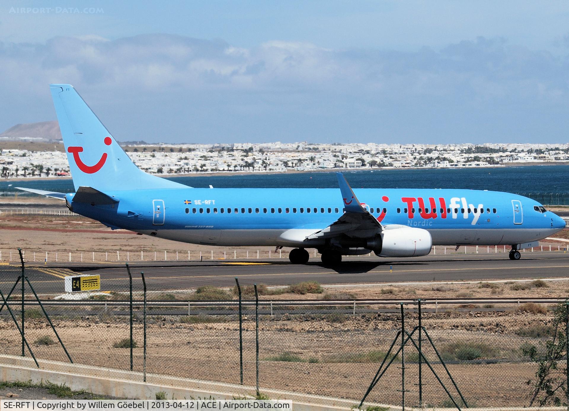 SE-RFT, 2011 Boeing 737-8K5 C/N 38097, Taxi to runway on Lanzarote Airport