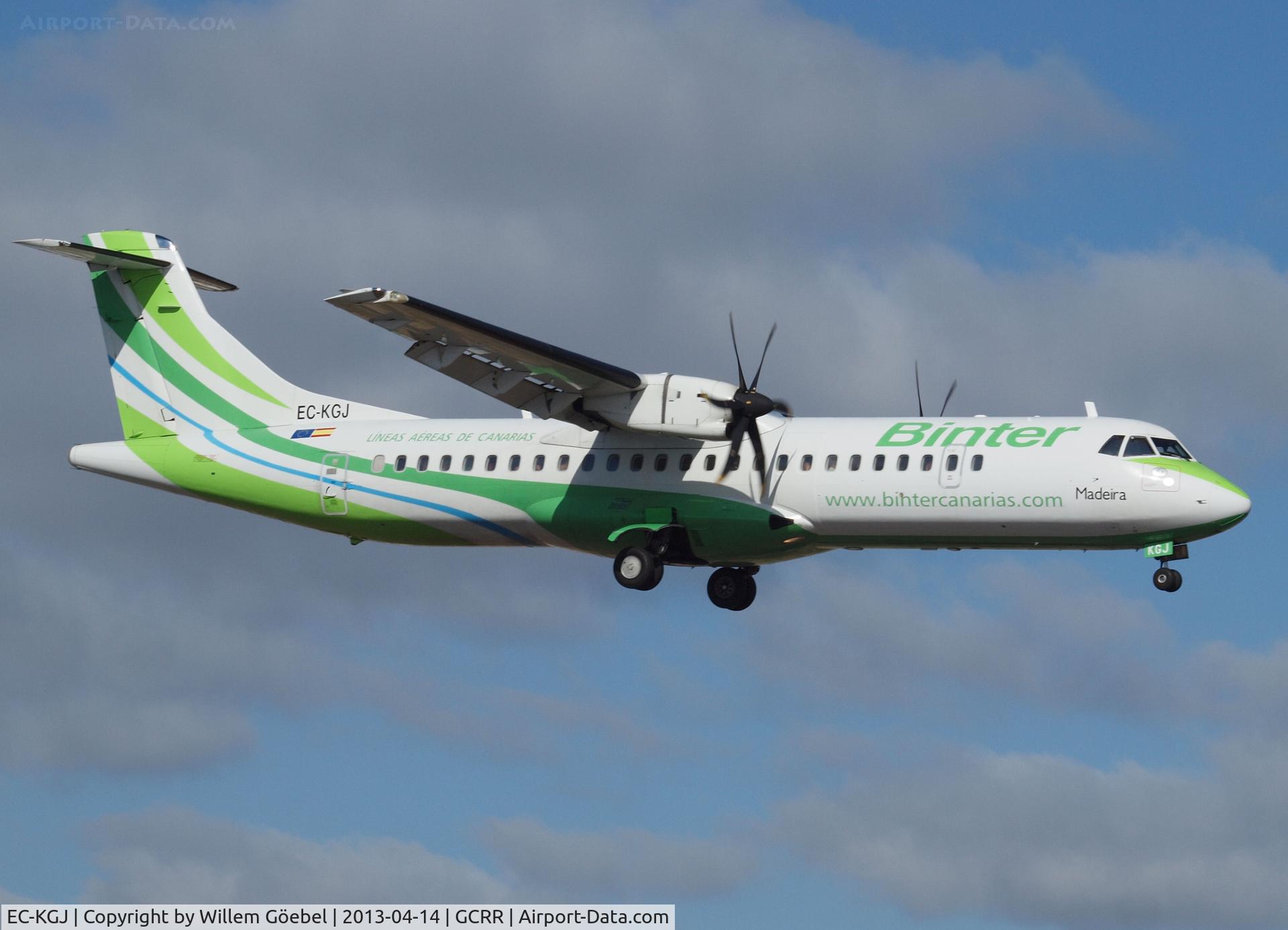 EC-KGJ, 2007 ATR 72-212A C/N 753, Landing on Airport of Lanzarote