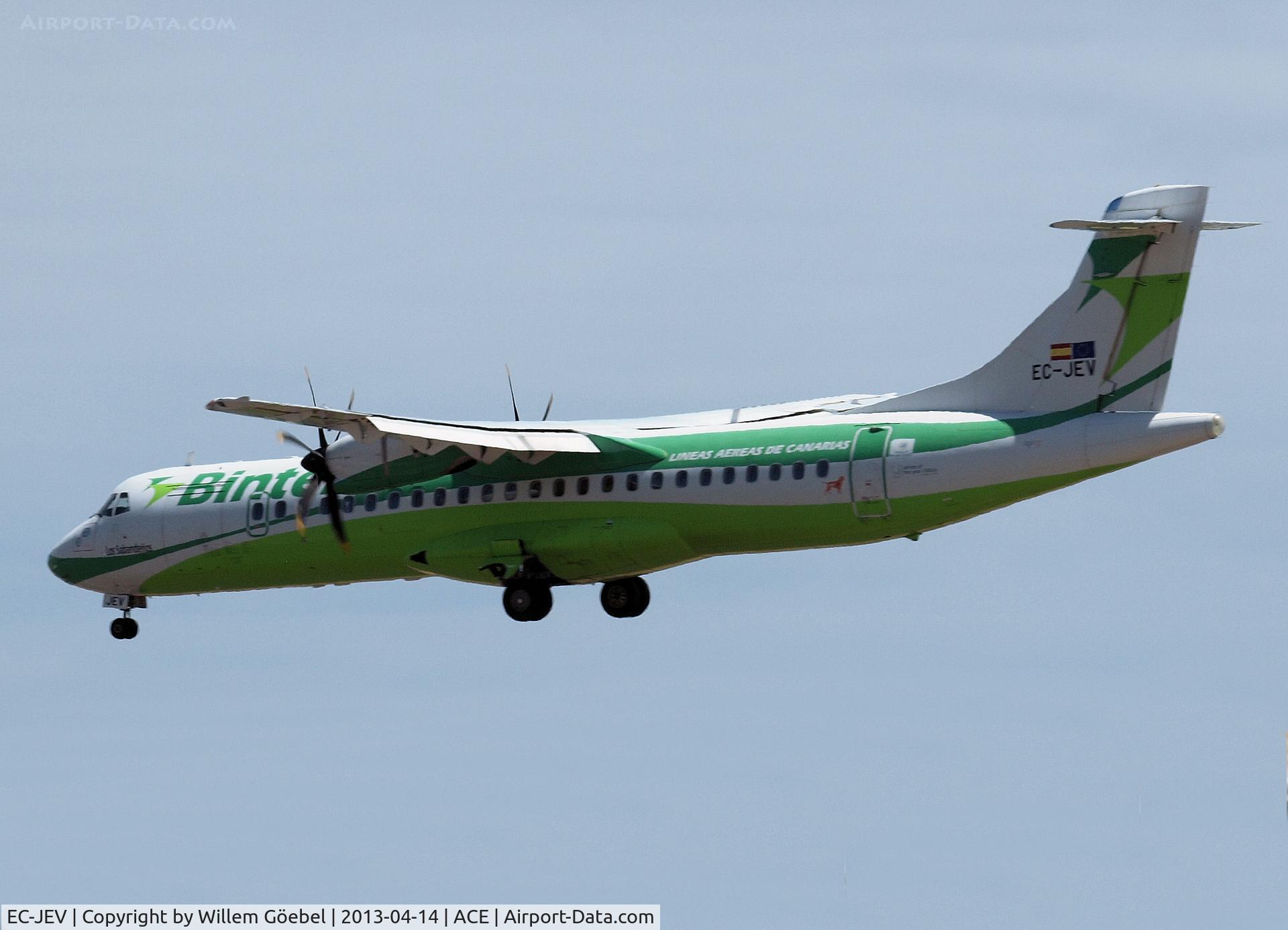 EC-JEV, 2005 ATR 72-212A C/N 717, Landing on Airport of Lanzarote