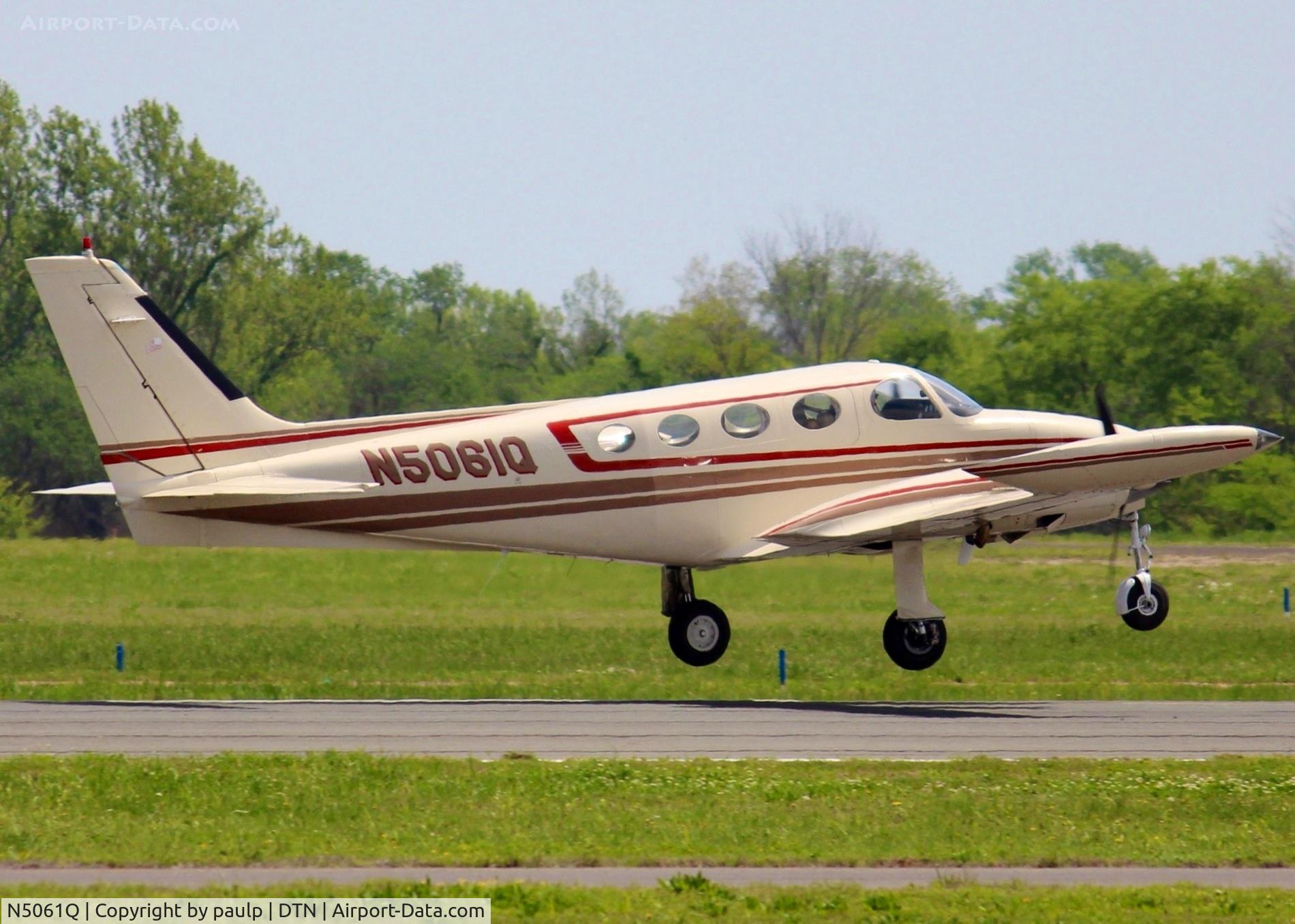N5061Q, 1971 Cessna 340 C/N 340-0017, Off of Rwy 14 at Downtown Shreveport.