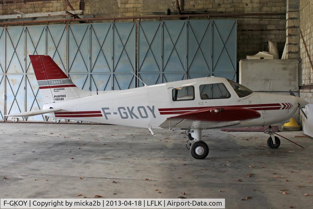 F-GKOY, Piper PA-28-161 Warrior II C/N 28-41334, Parked