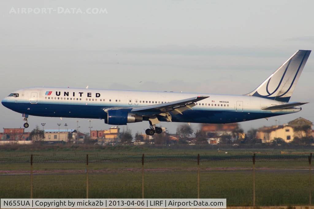 N655UA, 1992 Boeing 767-322/ER C/N 25393, Landing